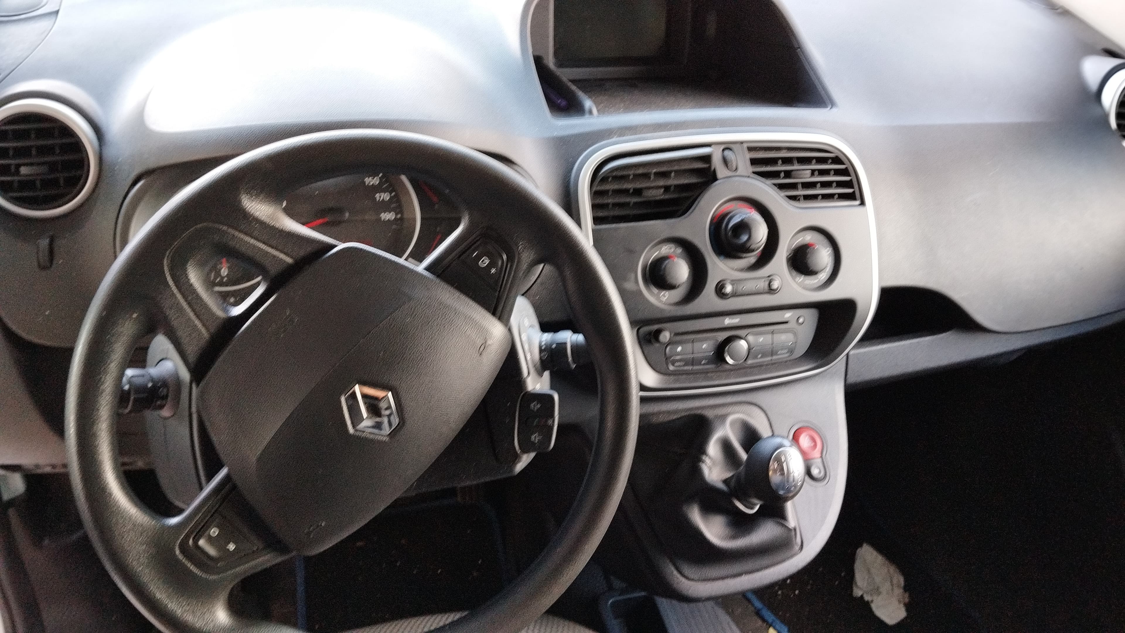Renault Kangoo 1.5 DCi · Ano 2020 — image 6