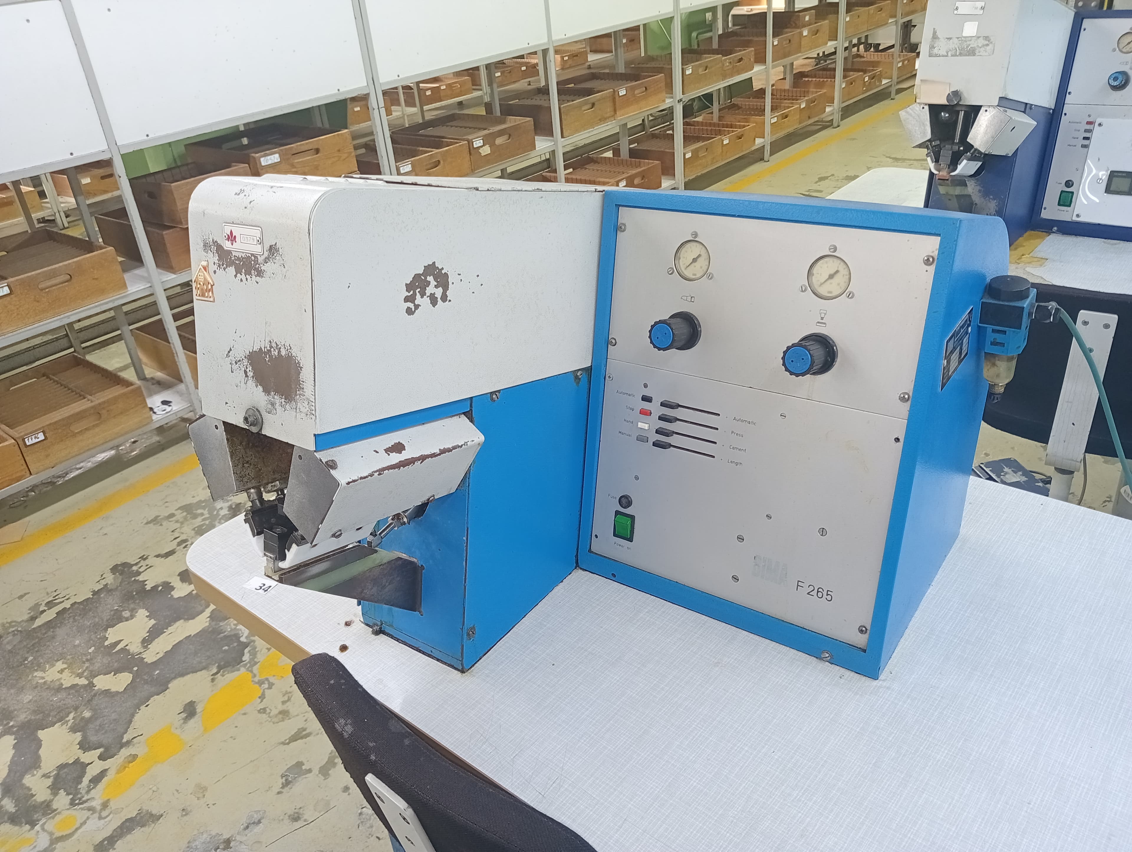 Máquina de pegar Forros — imagen 2