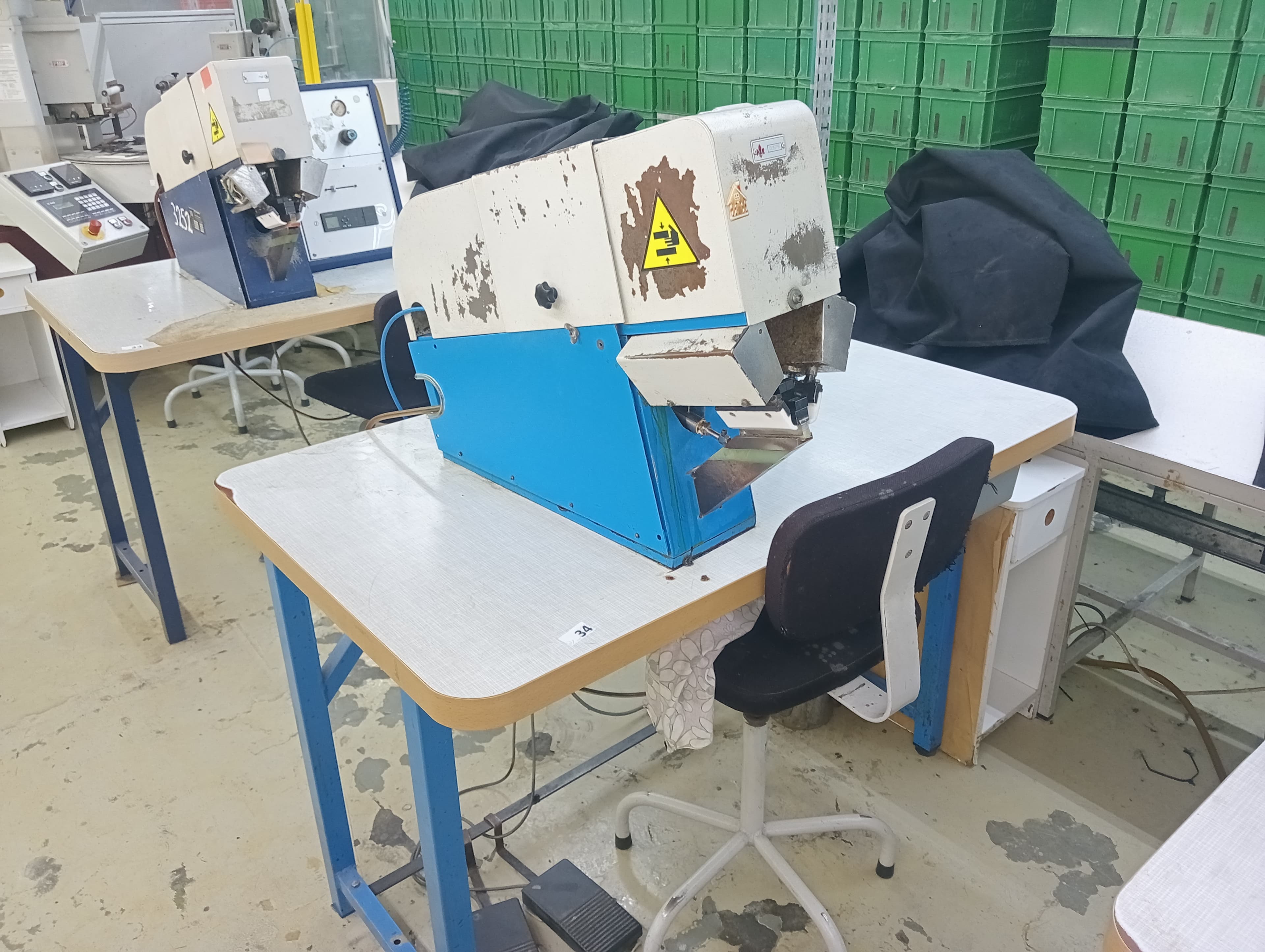 Máquina de pegar Forros — imagen 1