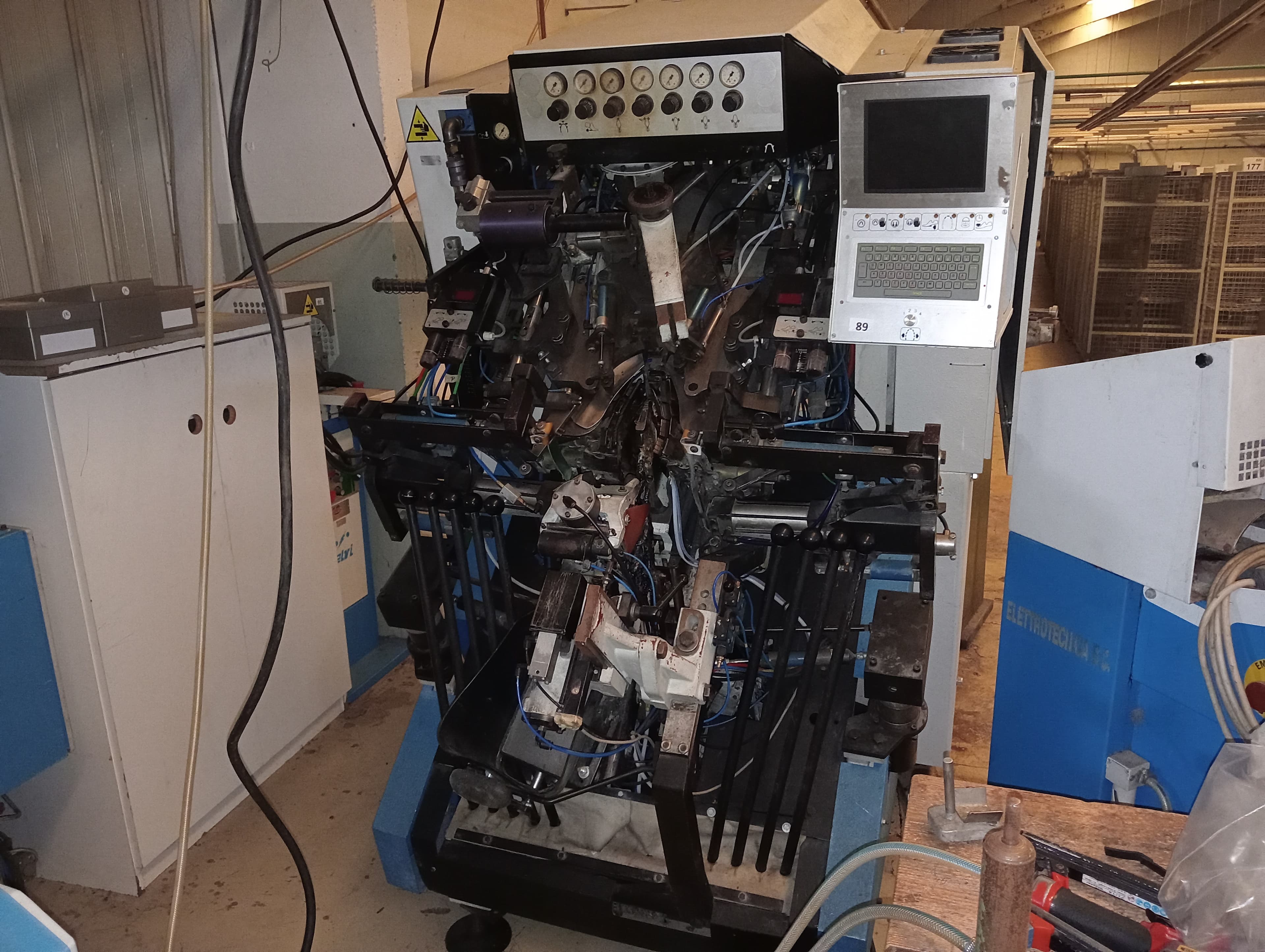 Máquina de Centrar Bicos — imagem 1