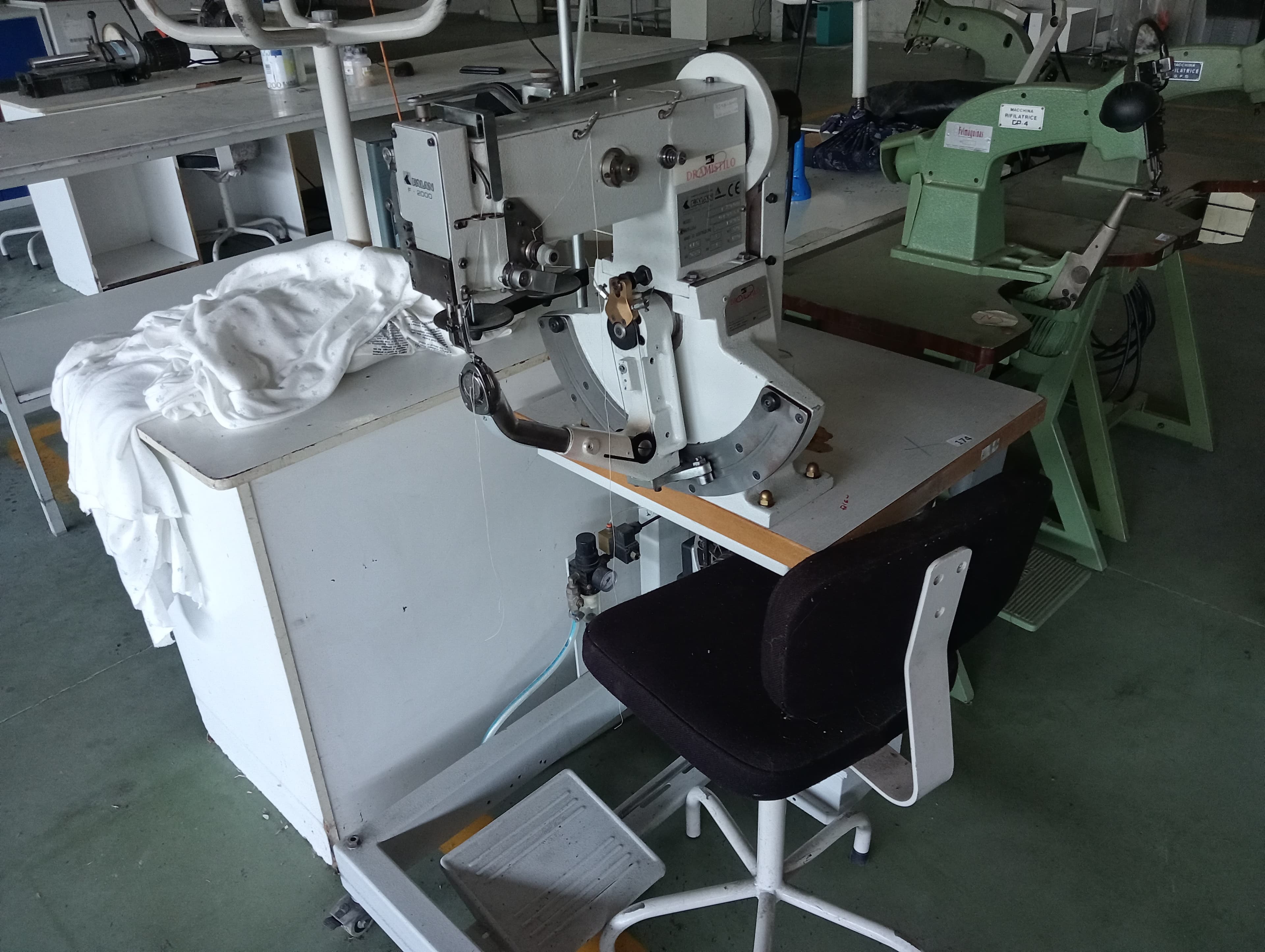 Máquina de Coser Solas — imagem 1