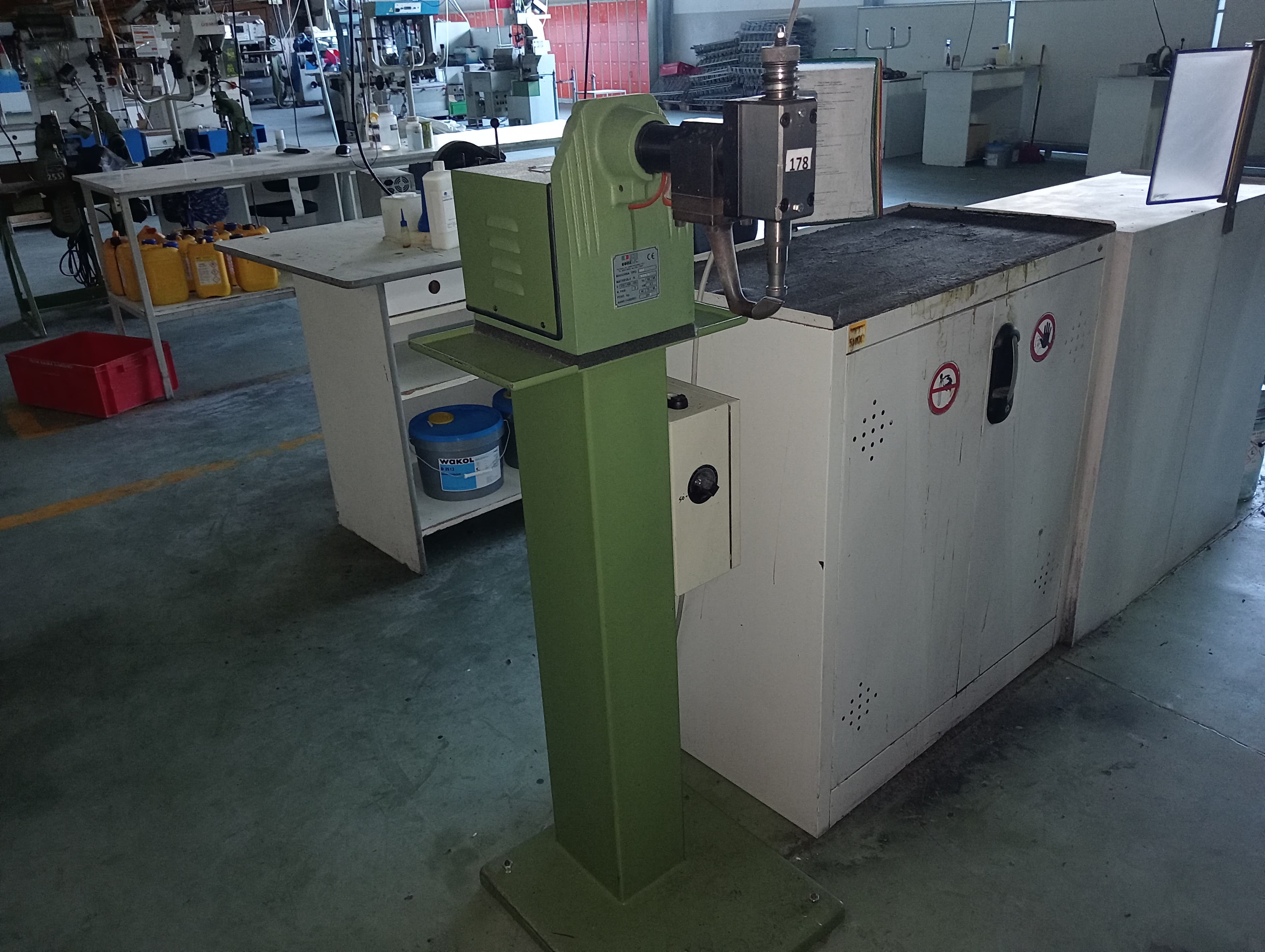 Máquina de Rebater Costuras — image 1