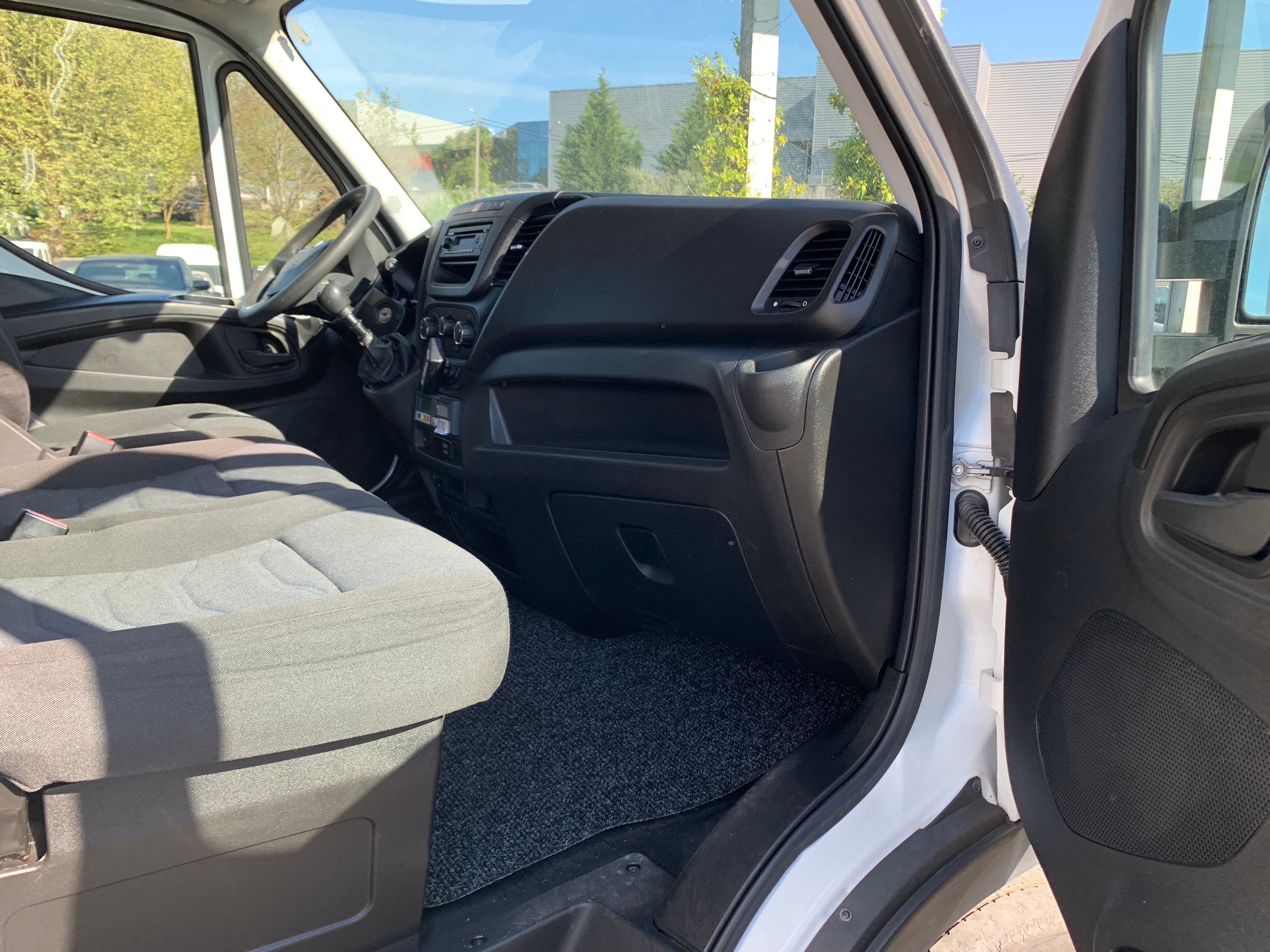 Iveco 35C14 · Ano 2017 — image 27