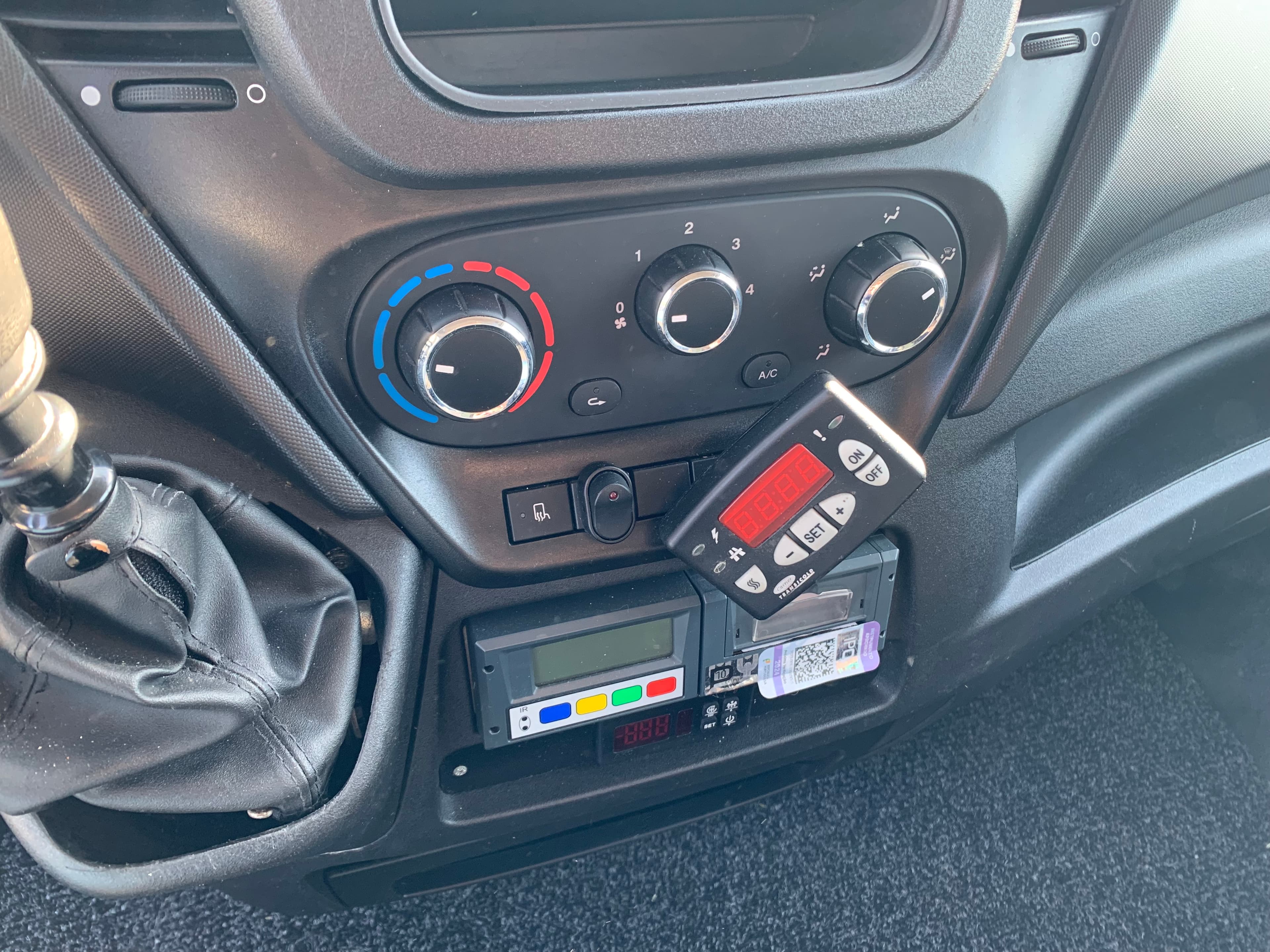Iveco 35C14 · Ano 2017 — image 19
