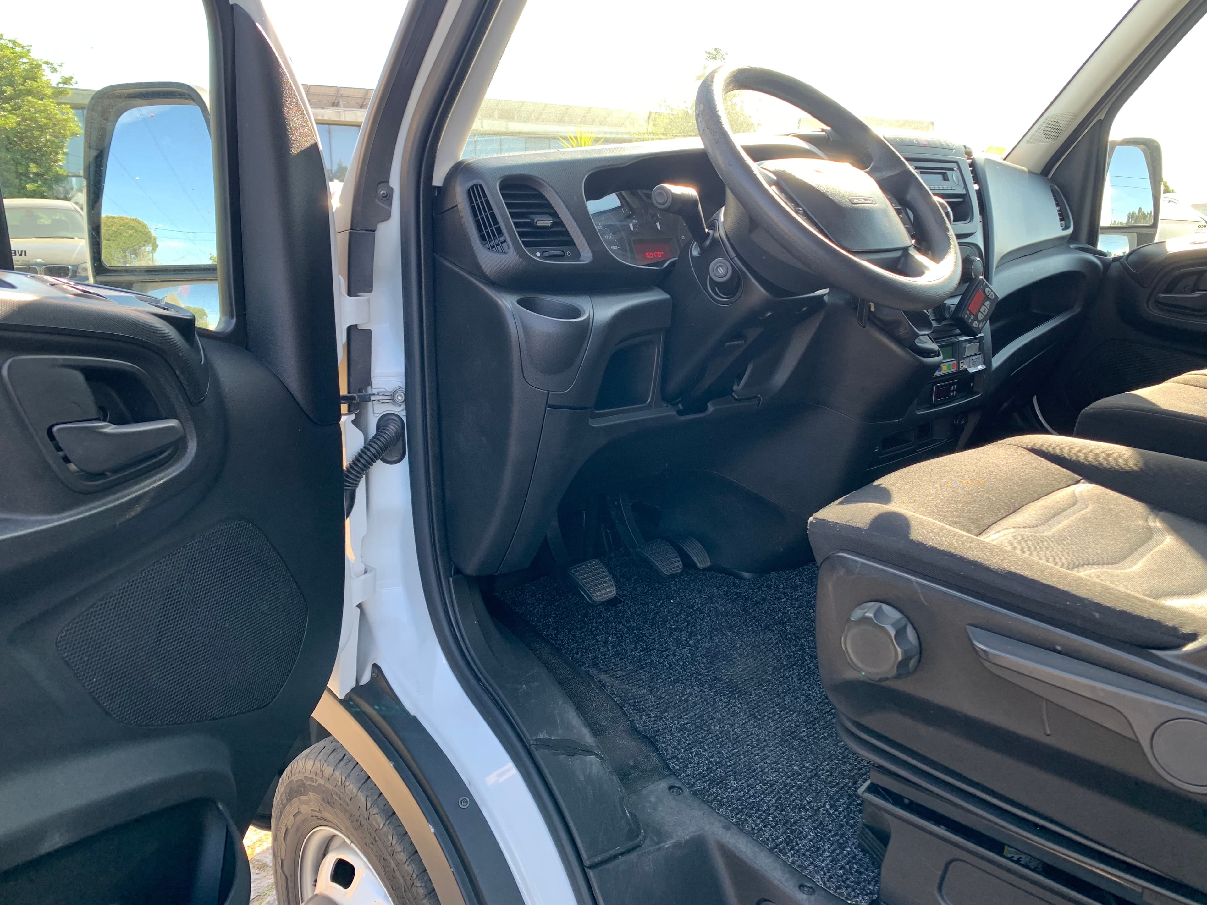 Iveco 35C14 · Ano 2017 — image 13