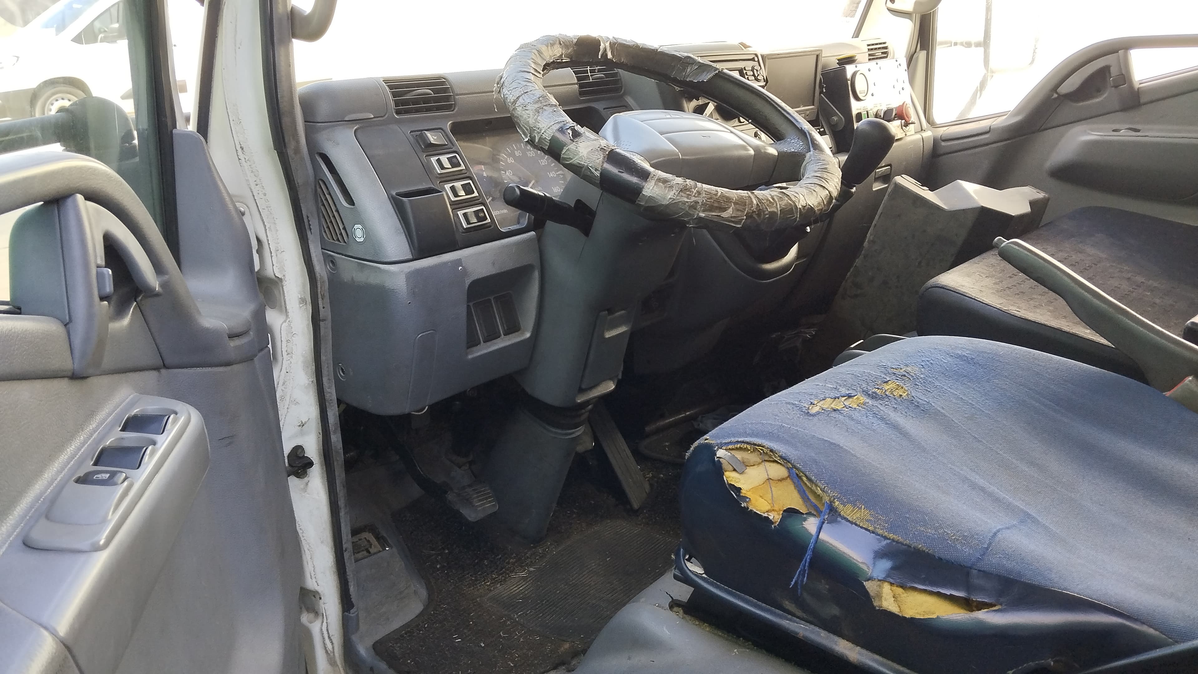 Mitsubishi Fuso Canter — image 6