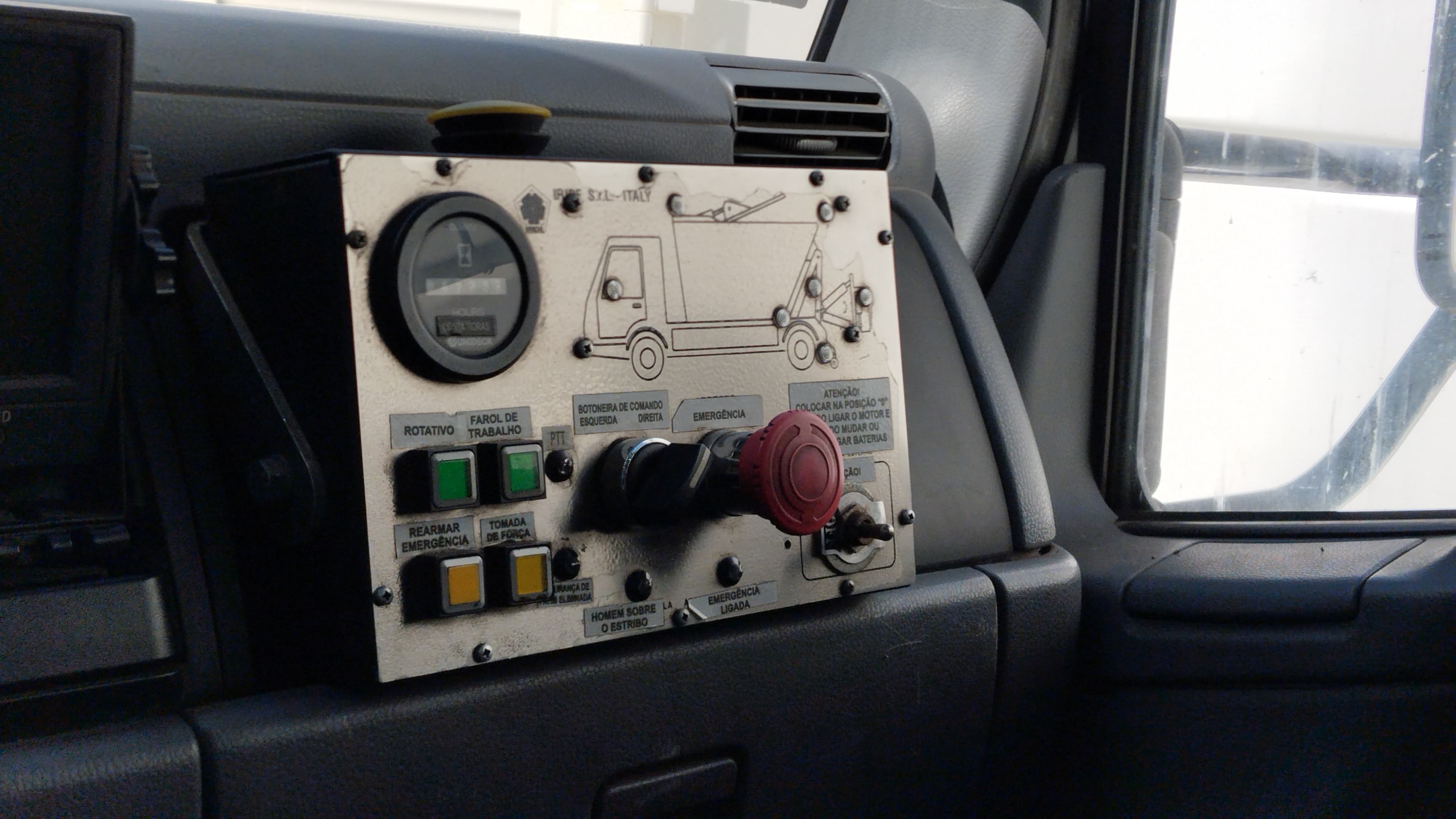 Mitsubishi Fuso Canter — image 8