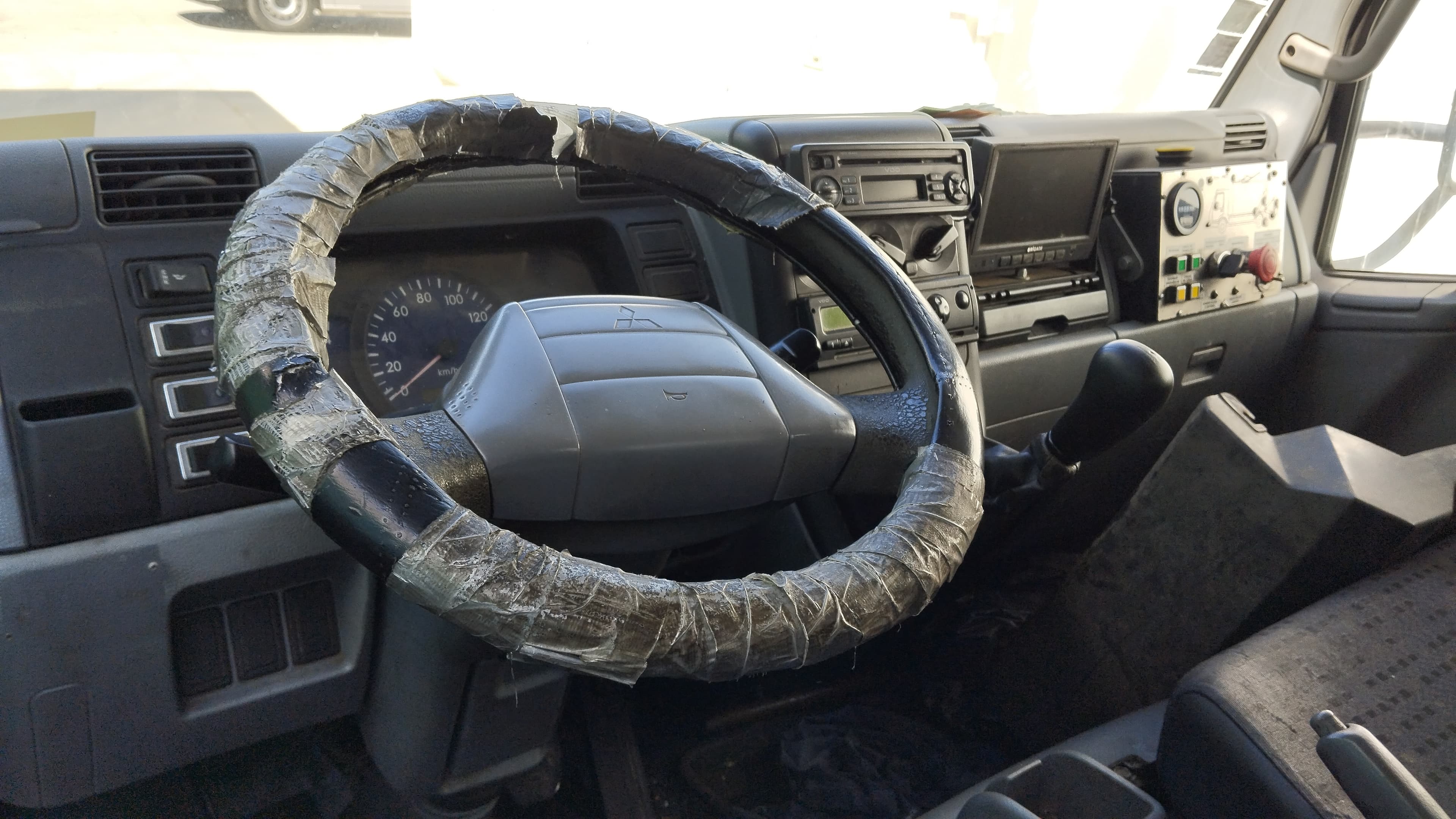 Mitsubishi Fuso Canter — image 7