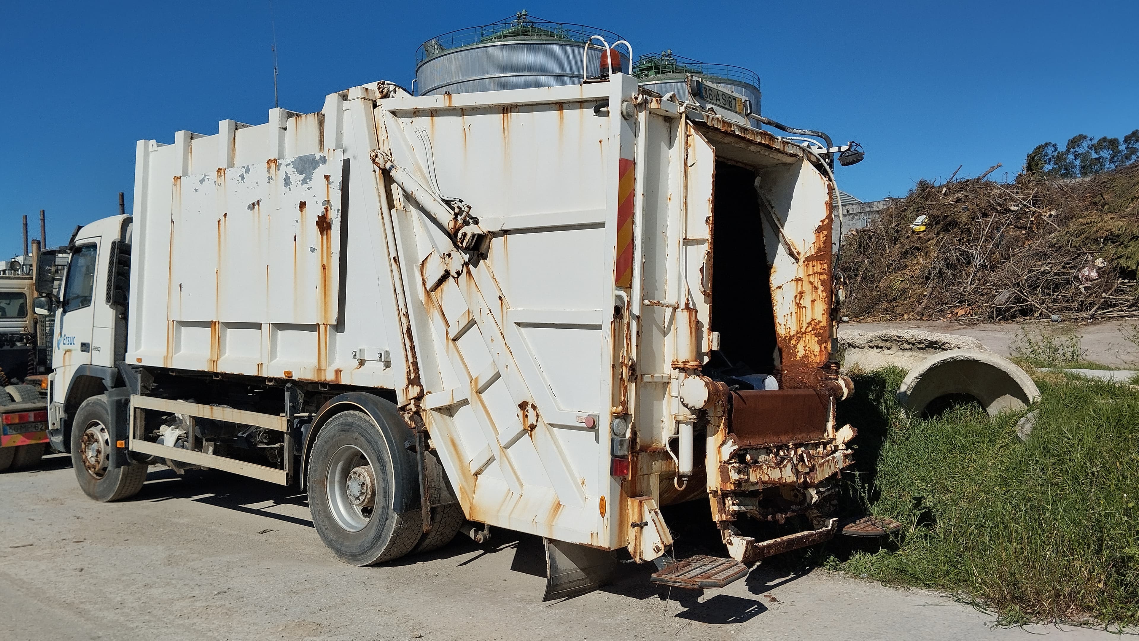 Volvo — image 3