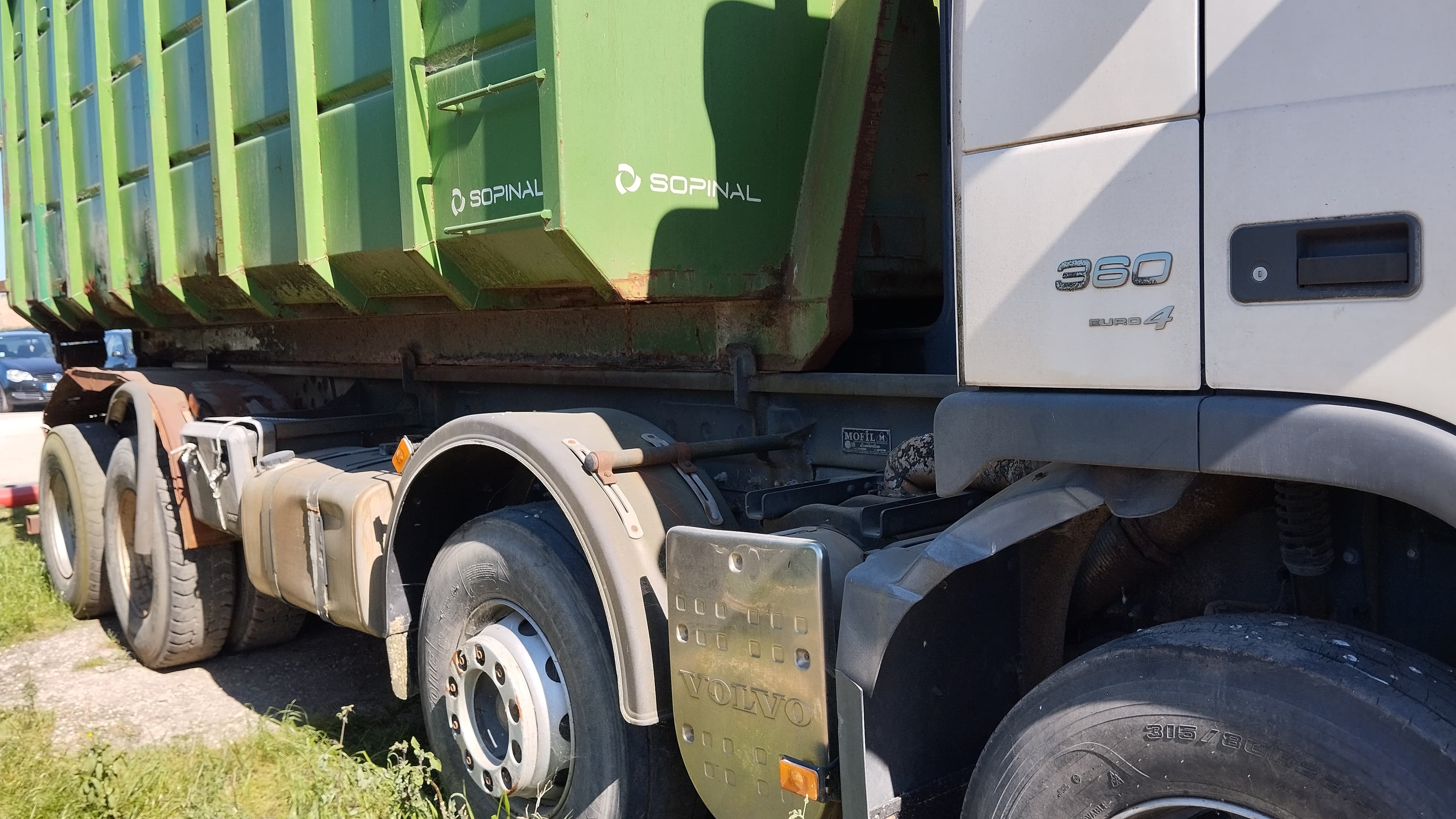 Volvo FM (8X4) — imagen 3