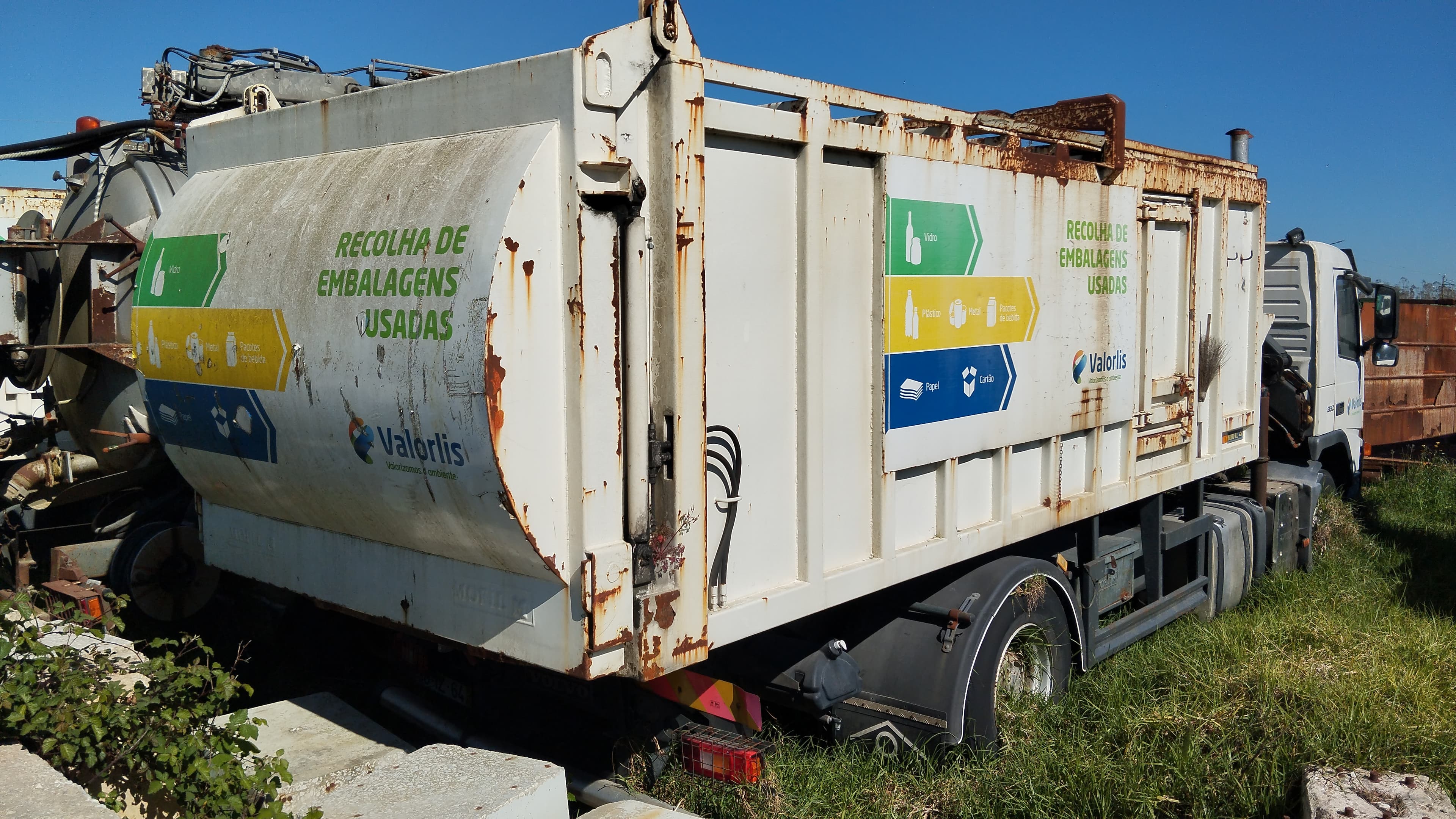 Volvo FM11 com grua — imagem 3