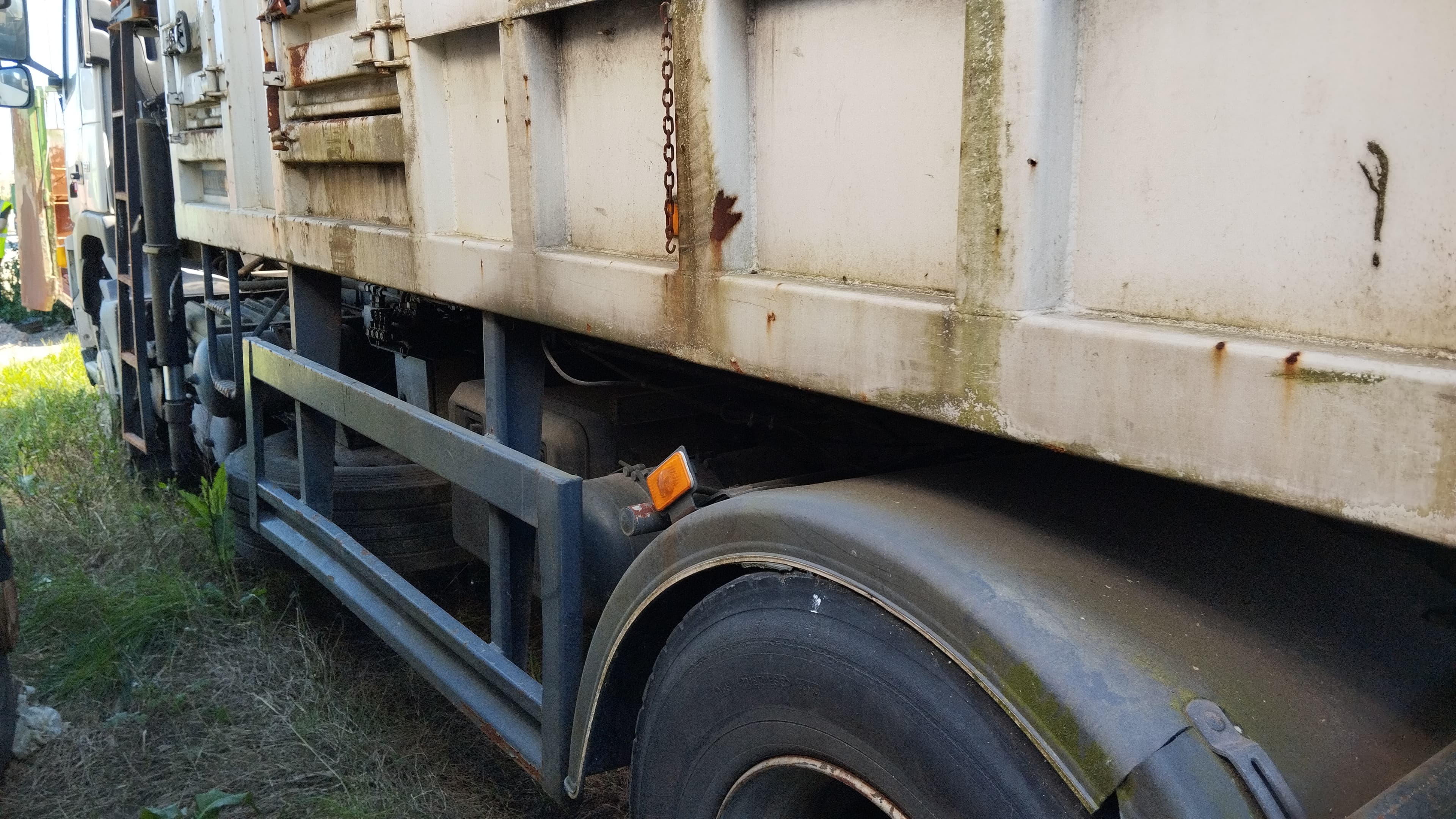Volvo FM11 com grua — imagem 5