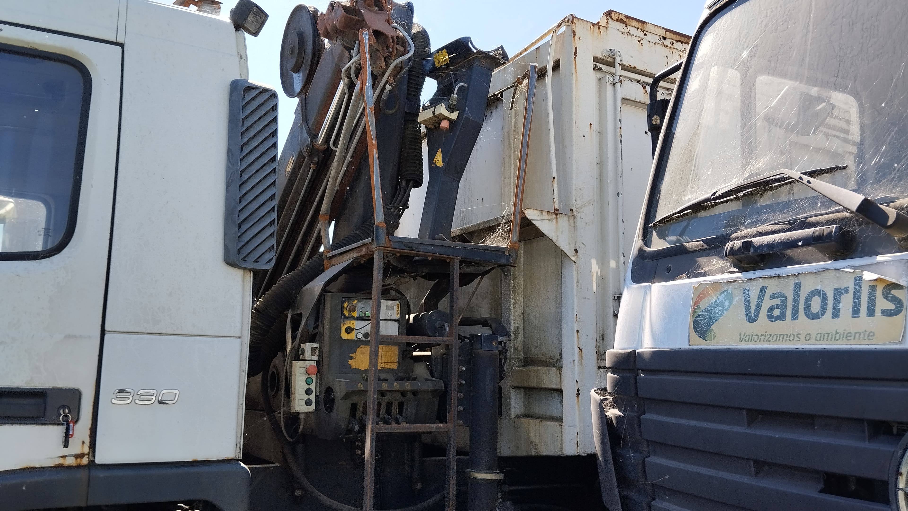 Volvo FM11 com grua — imagem 6