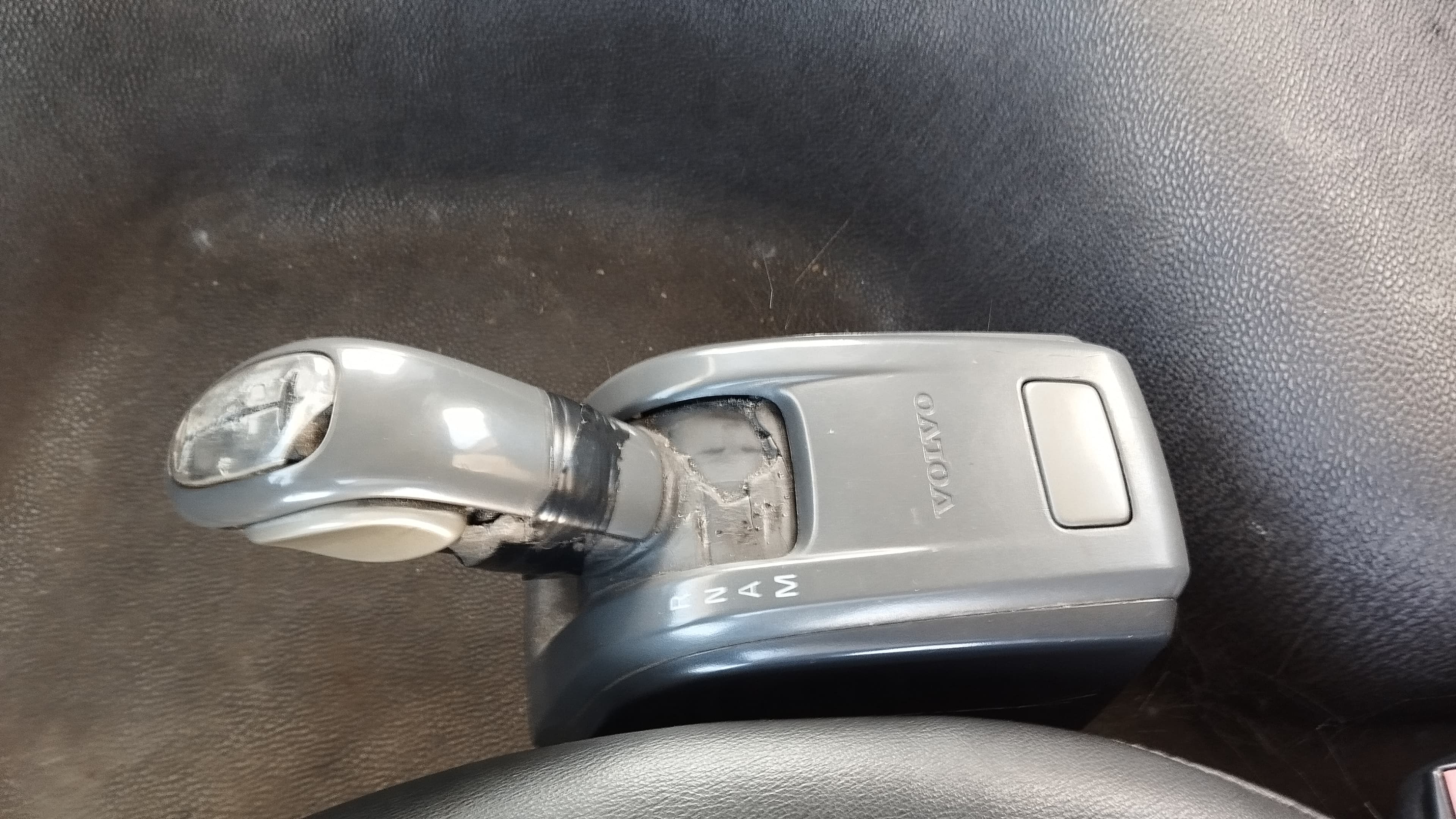 Volvo FM11 com grua — imagem 9