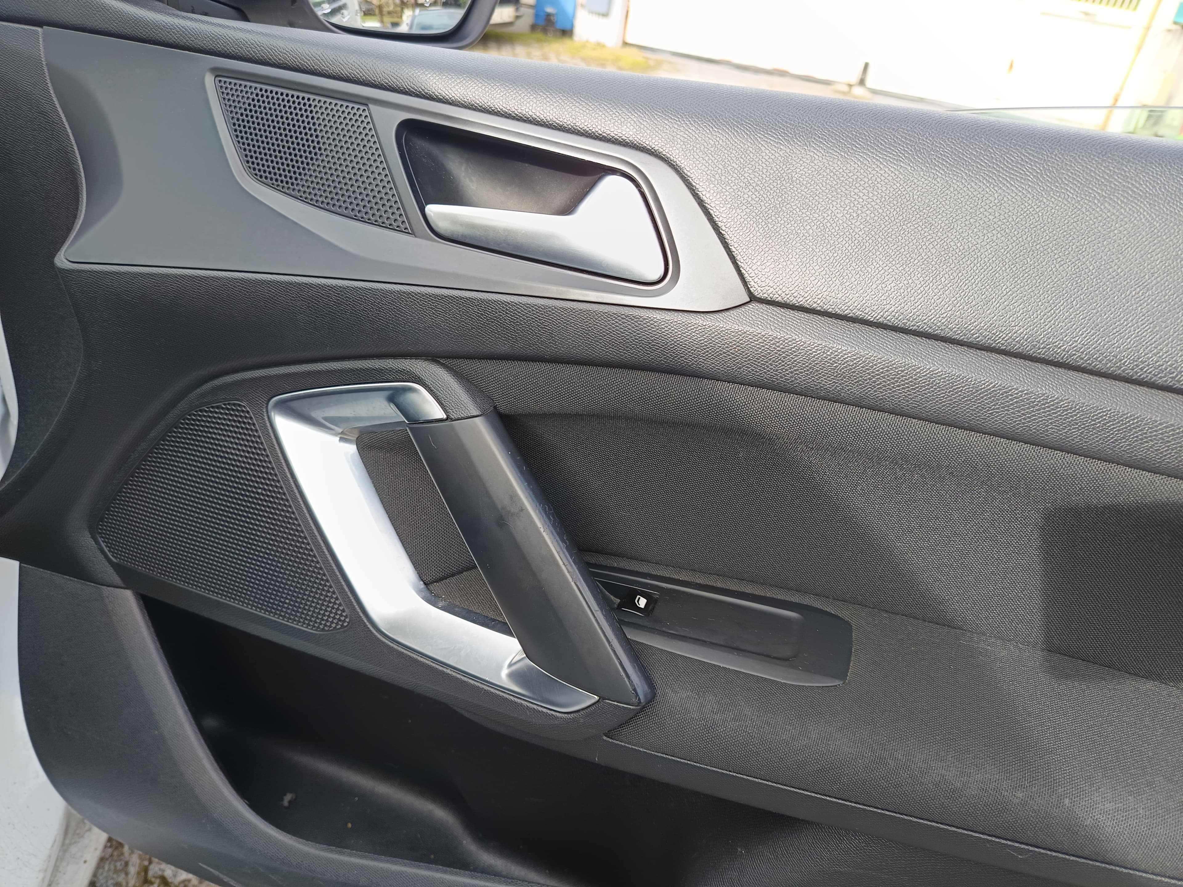 Peugeot 308 · Année 2015 — image 32