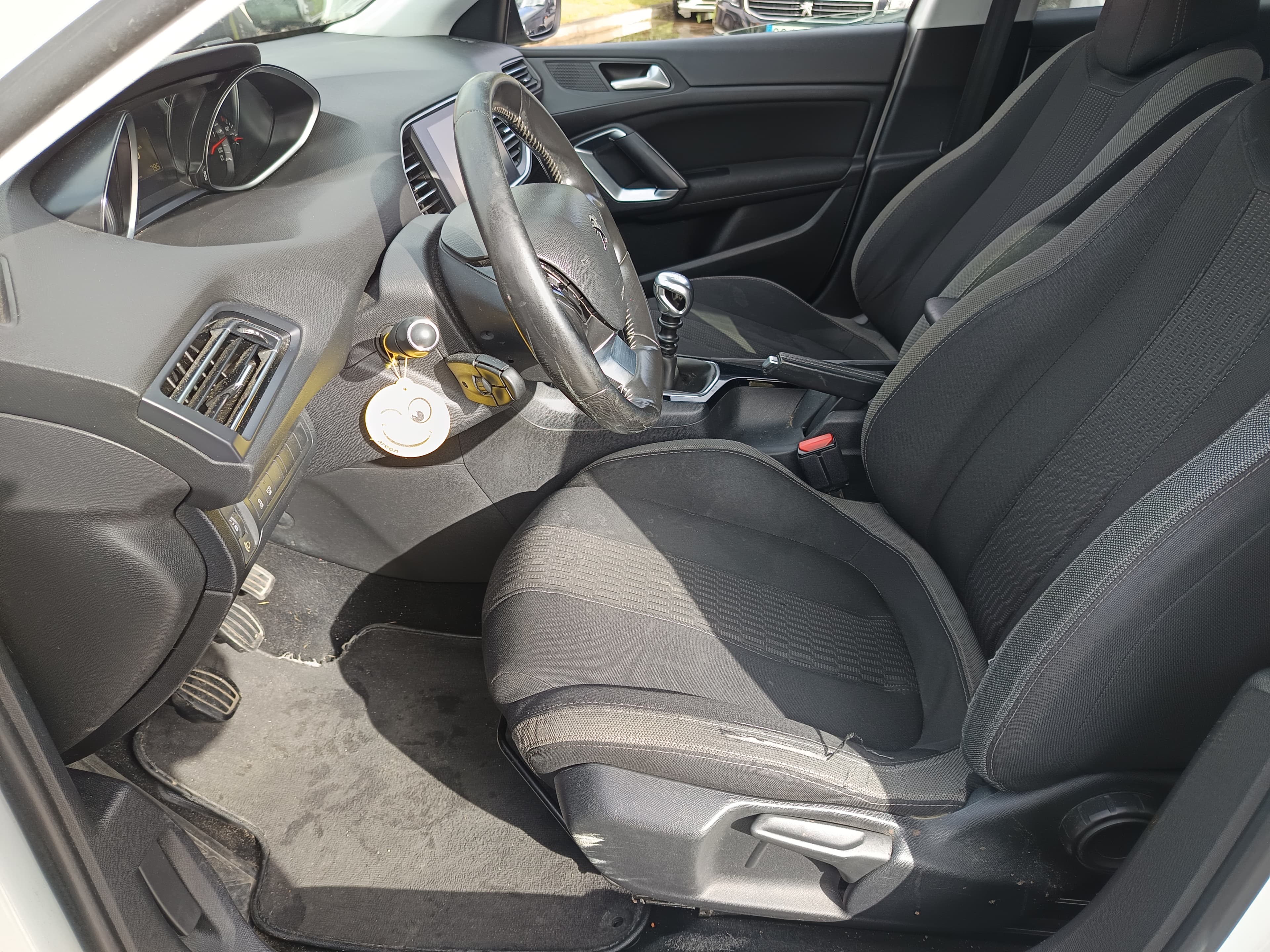 Peugeot 308 · Année 2015 — image 21