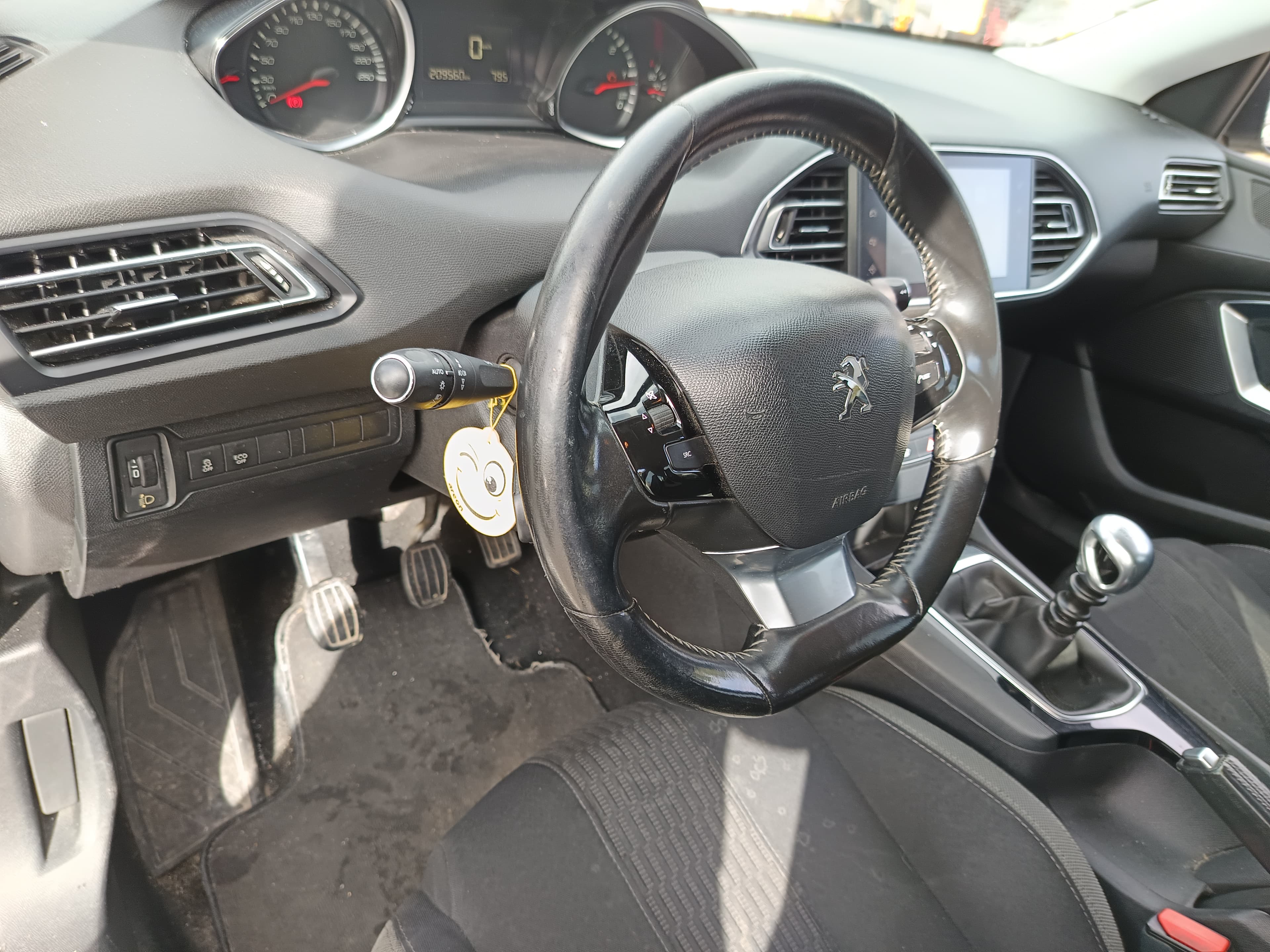 Peugeot 308 · Année 2015 — image 23