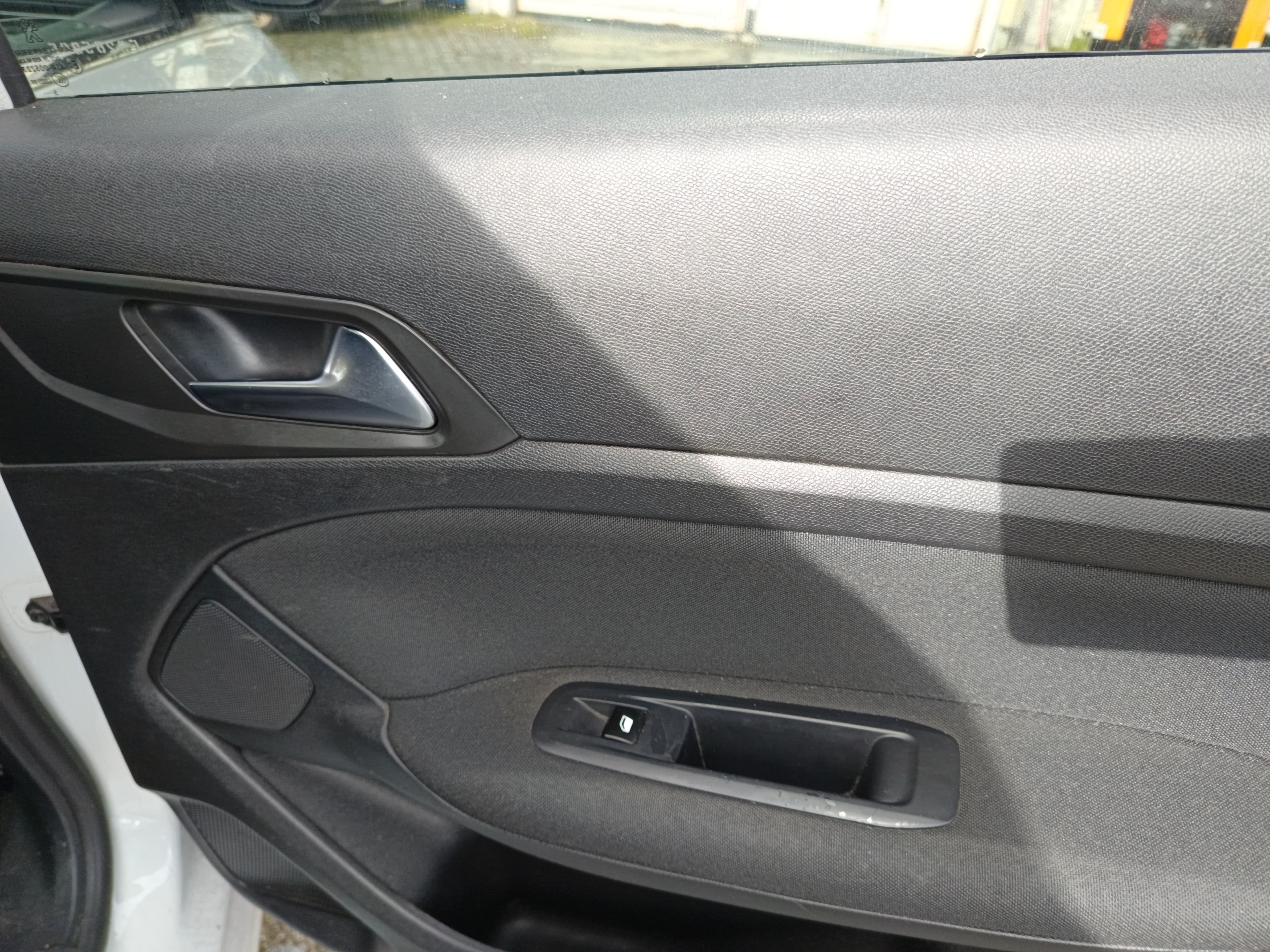 Peugeot 308 · Année 2015 — image 31