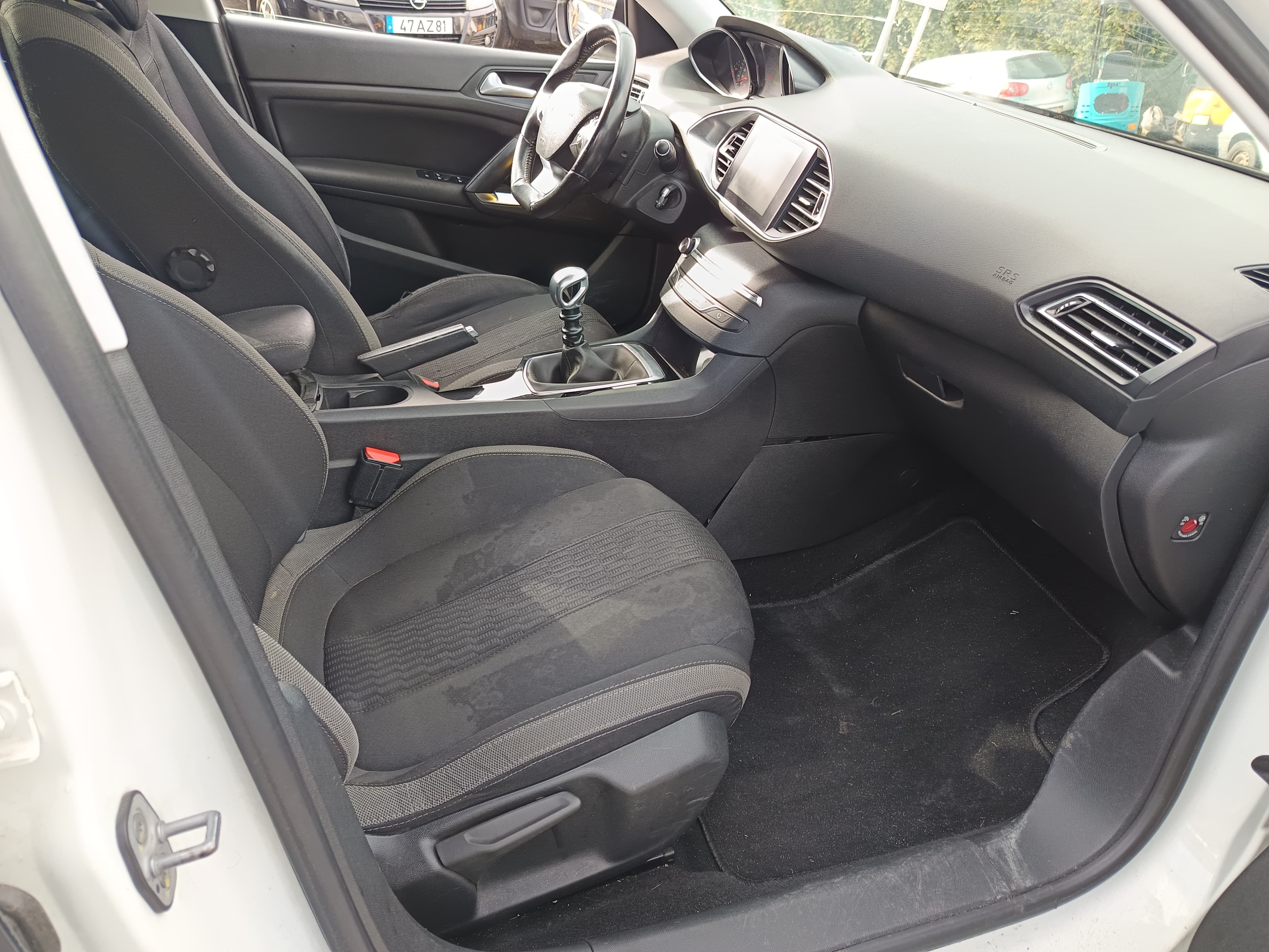 Peugeot 308 · Année 2015 — image 17