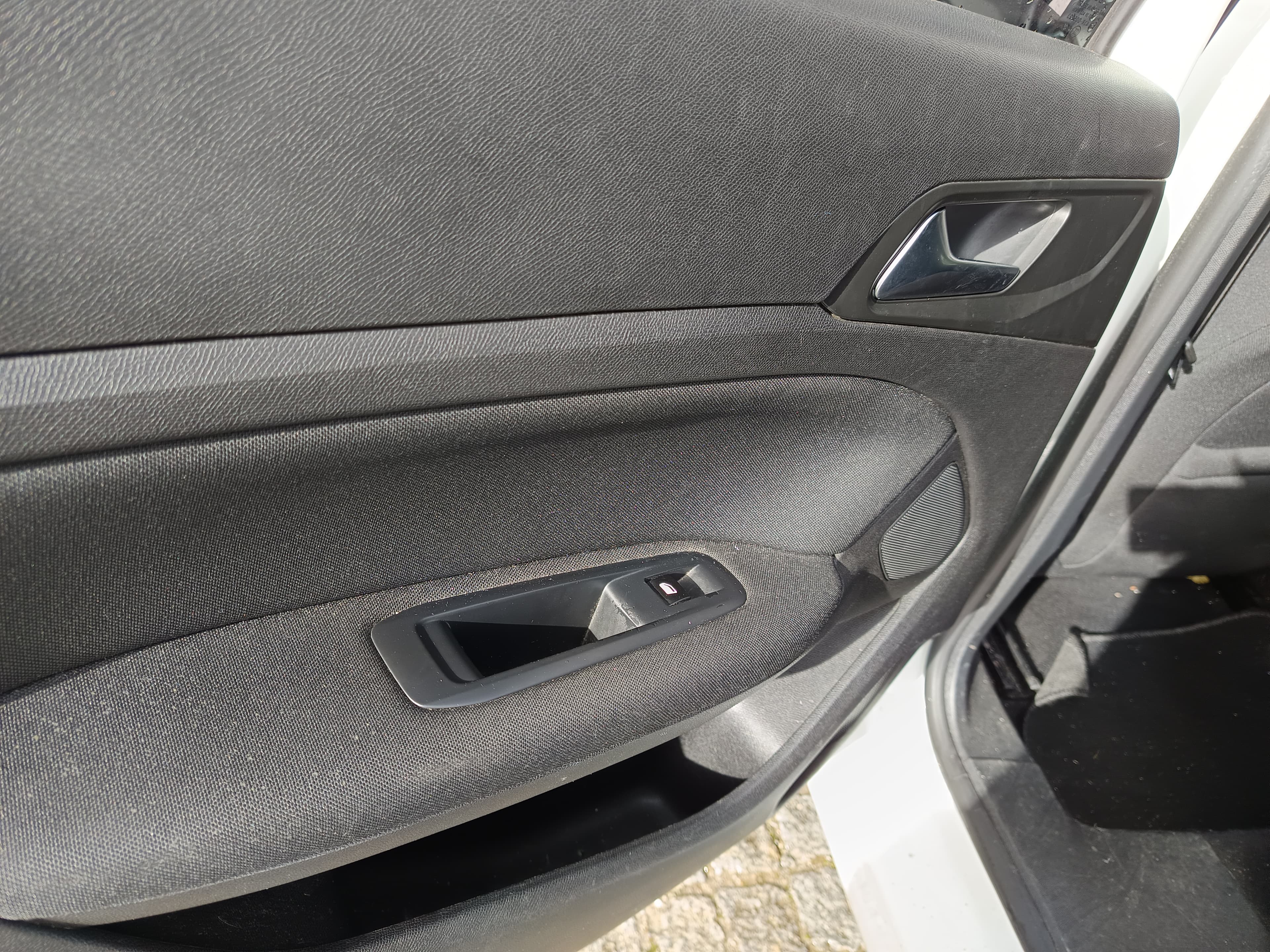 Peugeot 308 · Année 2015 — image 33