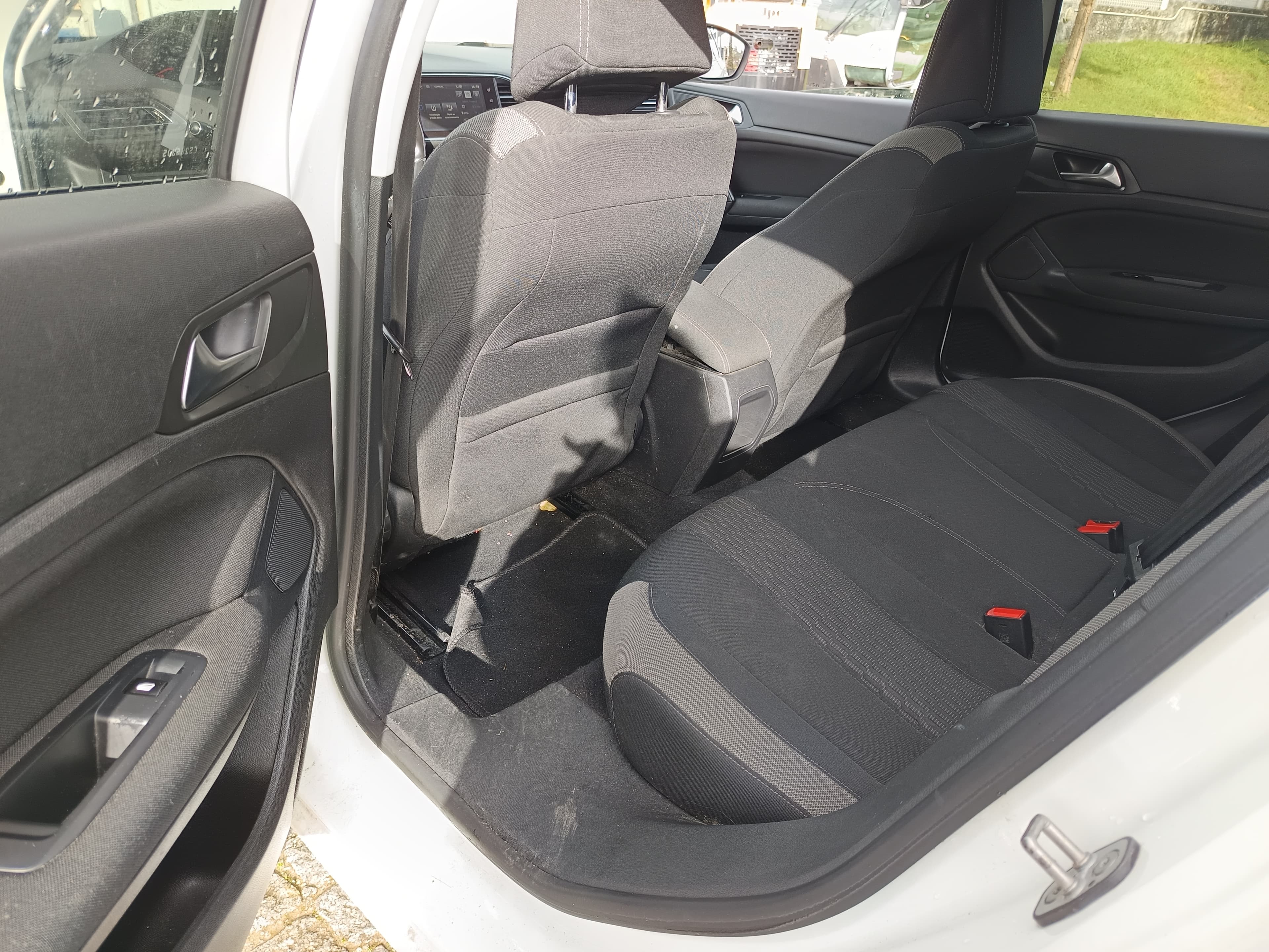 Peugeot 308 · Année 2015 — image 18