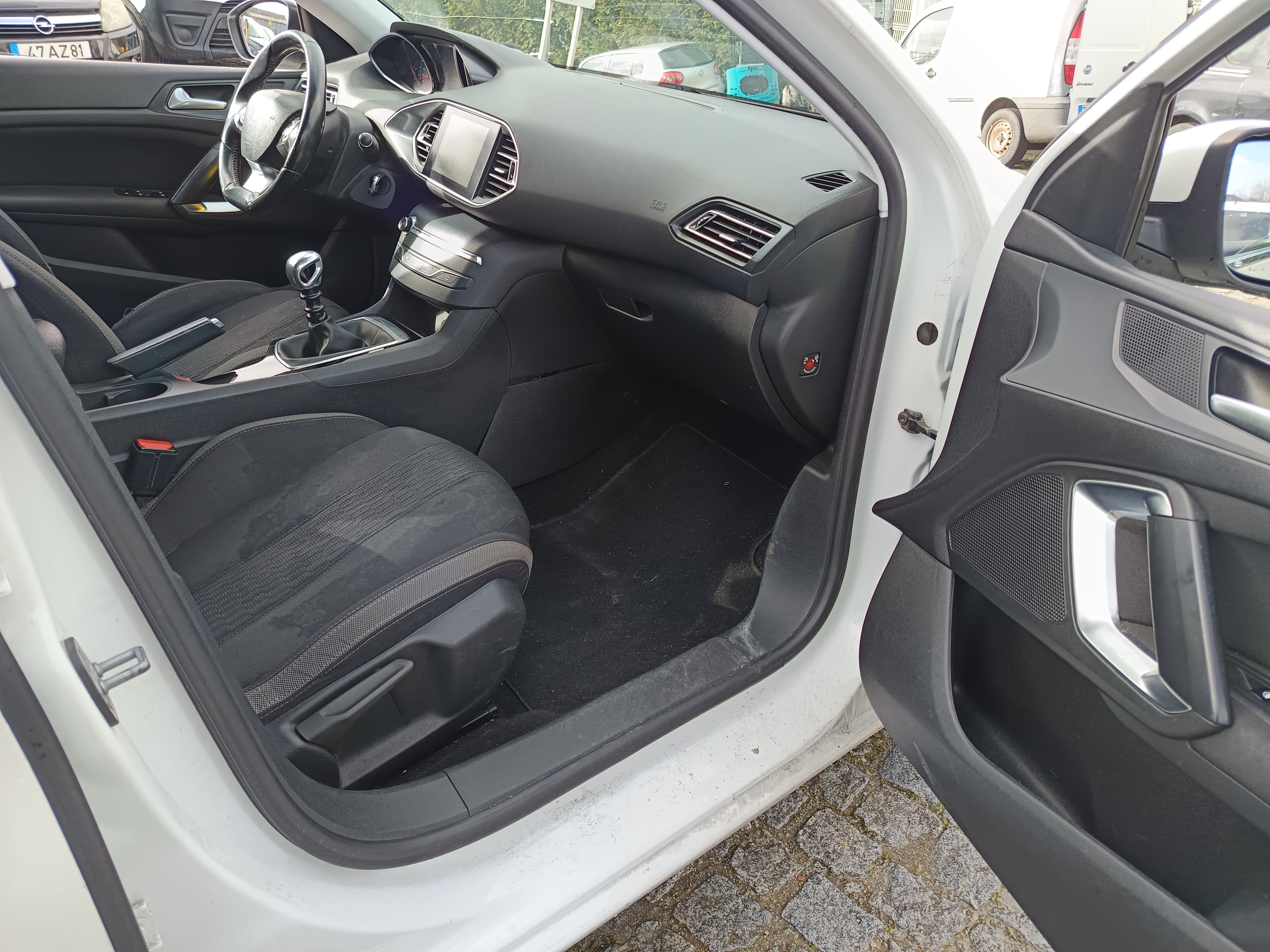 Peugeot 308 · Année 2015 — image 16