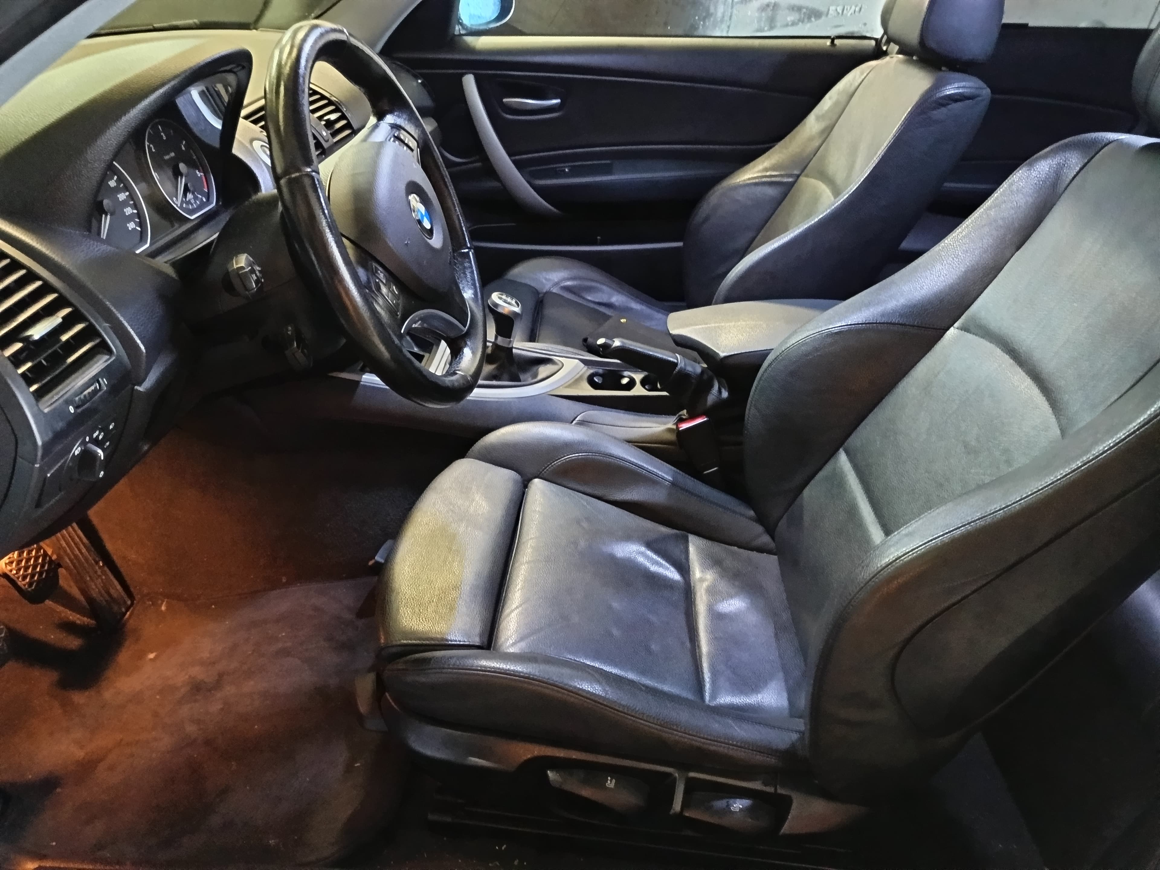 BMW 118d · Ano 2008 — image 31