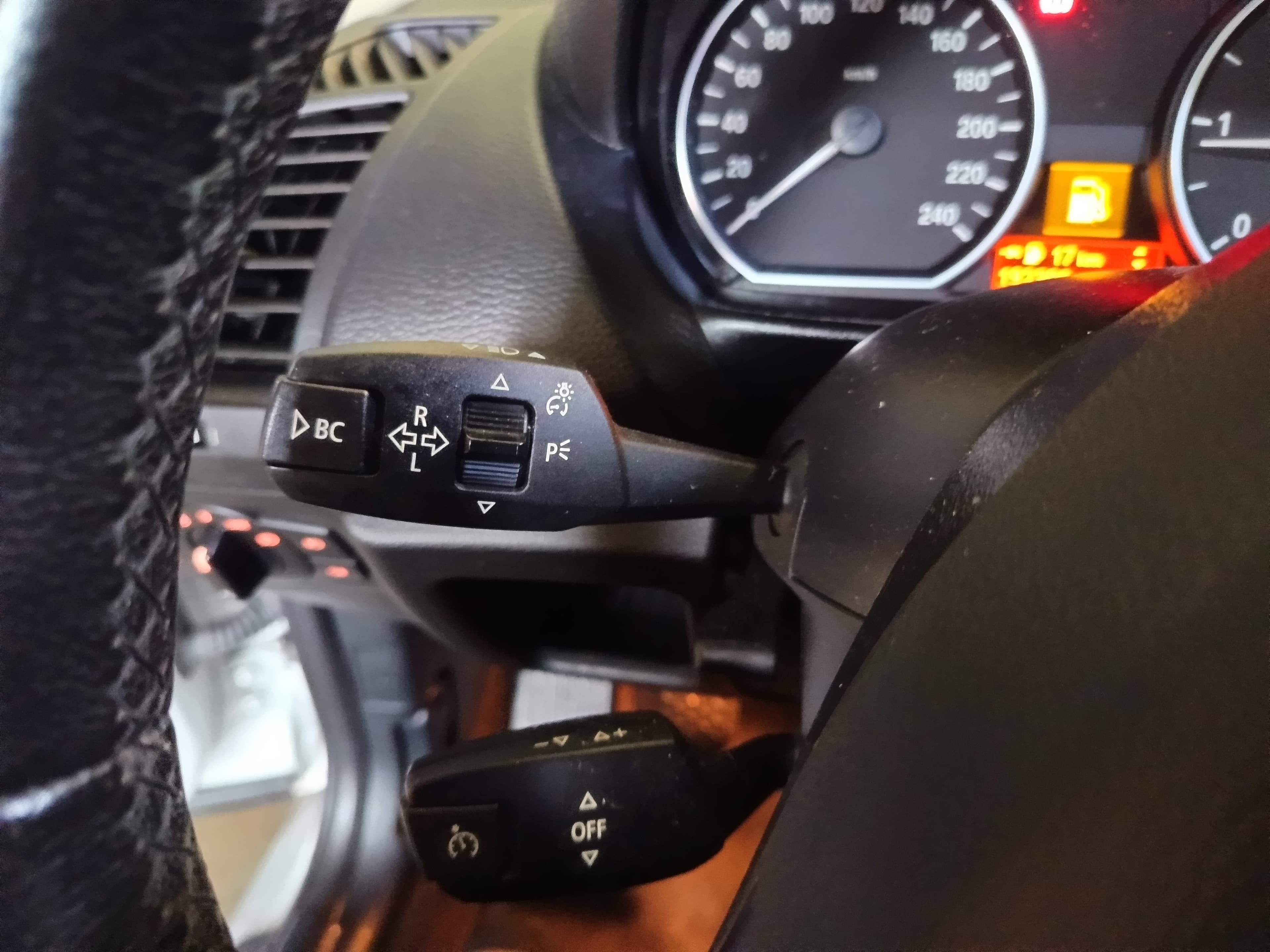 BMW 118d · Ano 2008 — image 24