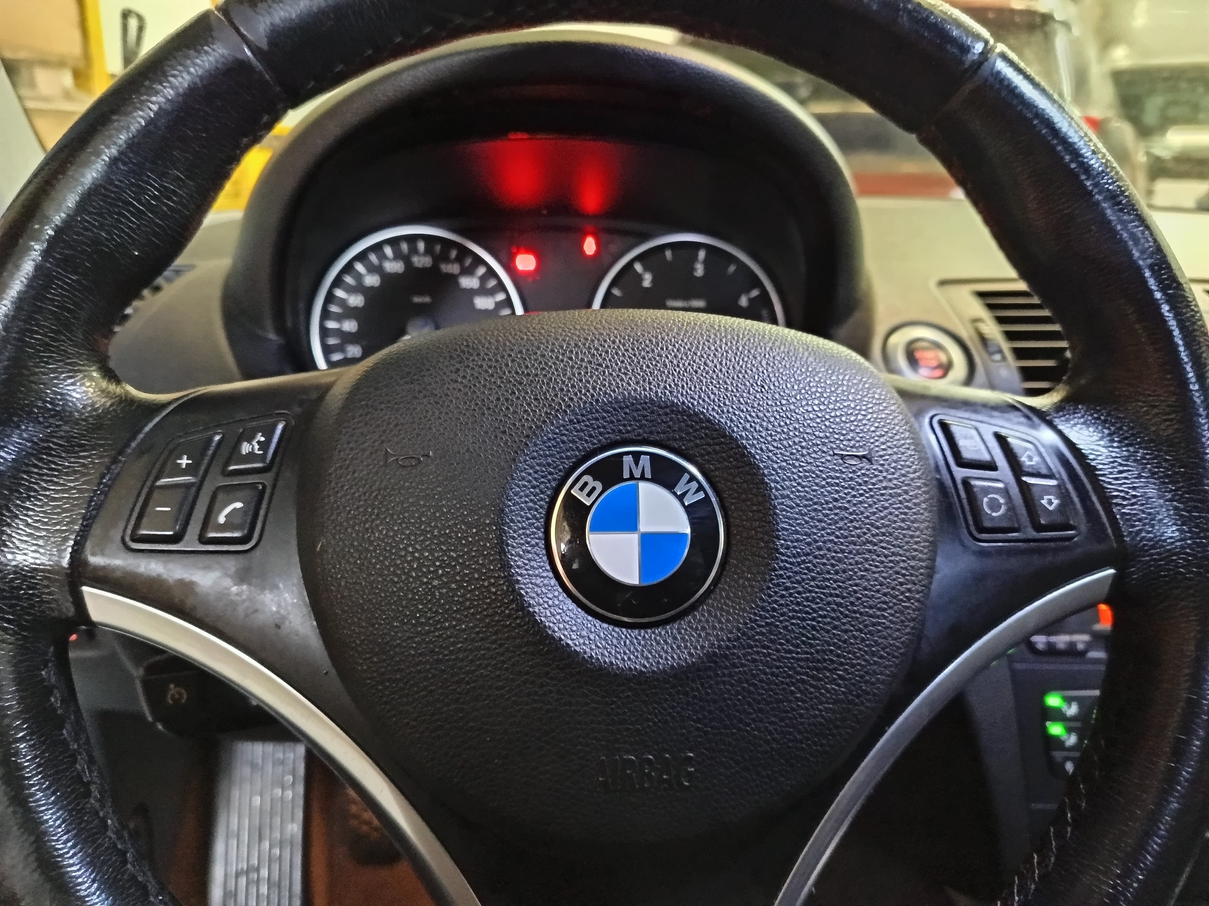 BMW 118d · Ano 2008 — image 21