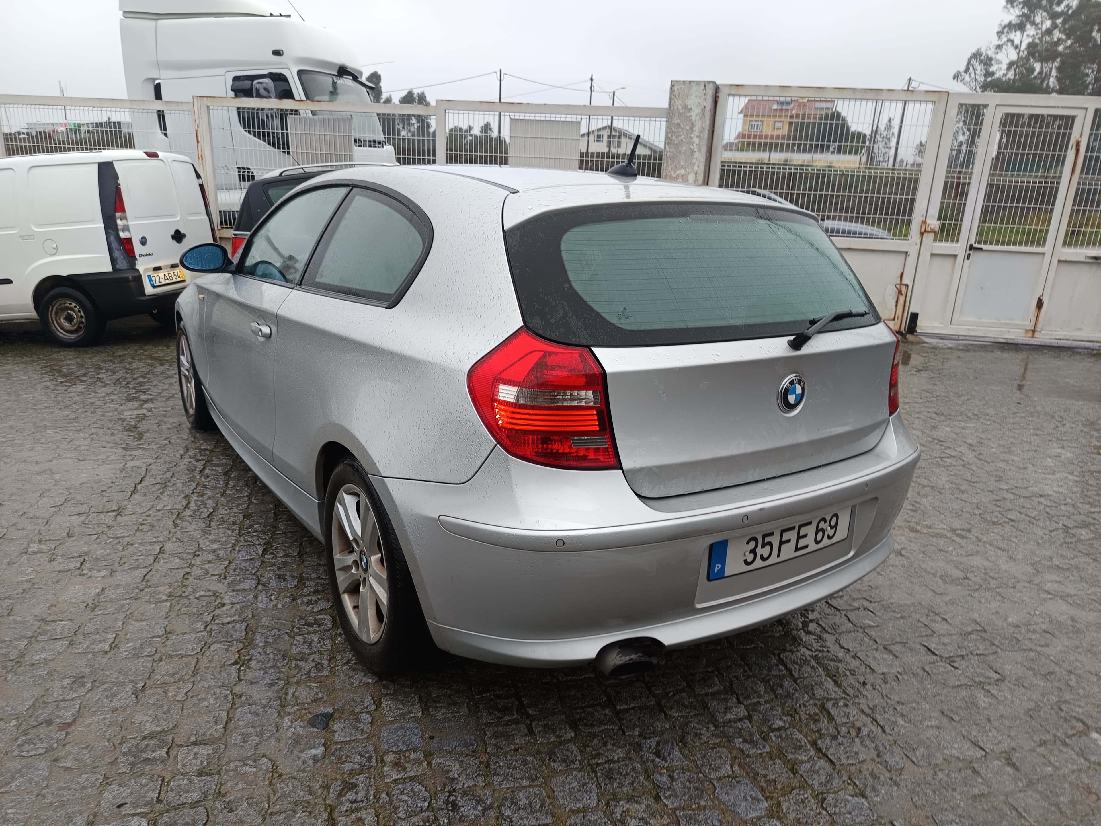 BMW 118d · Ano 2008 — image 6
