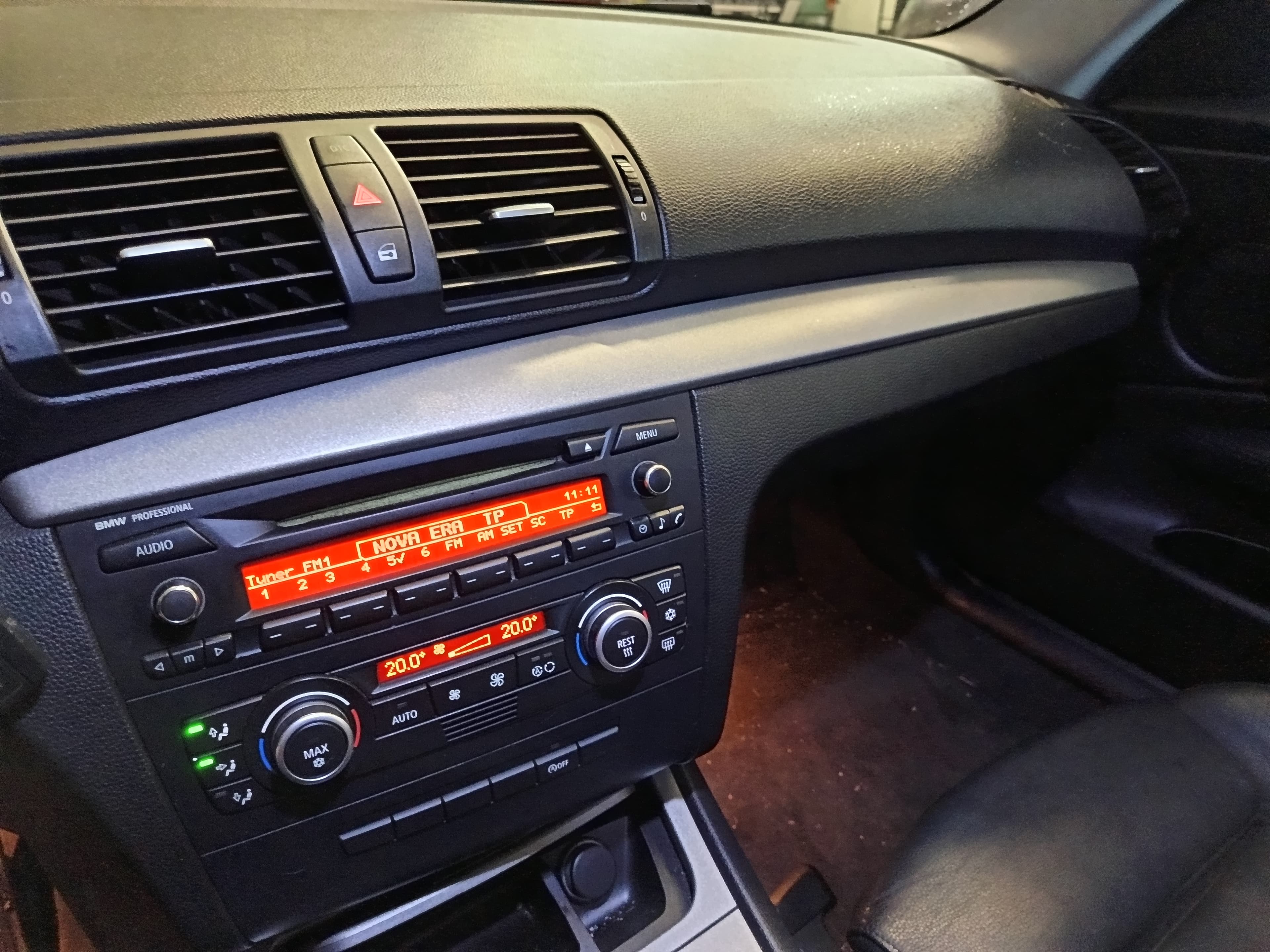 BMW 118d · Ano 2008 — image 18
