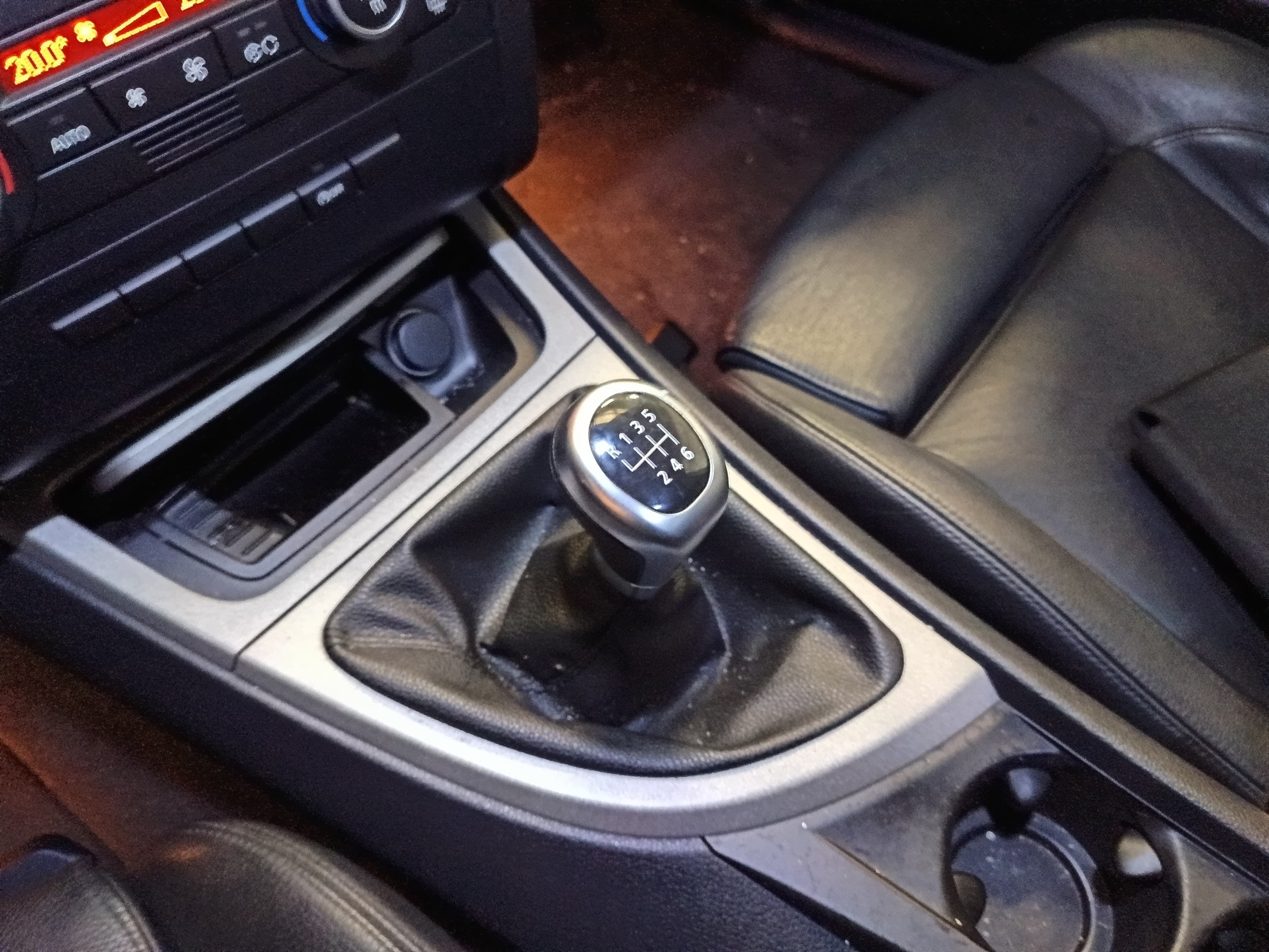 BMW 118d · Ano 2008 — image 26