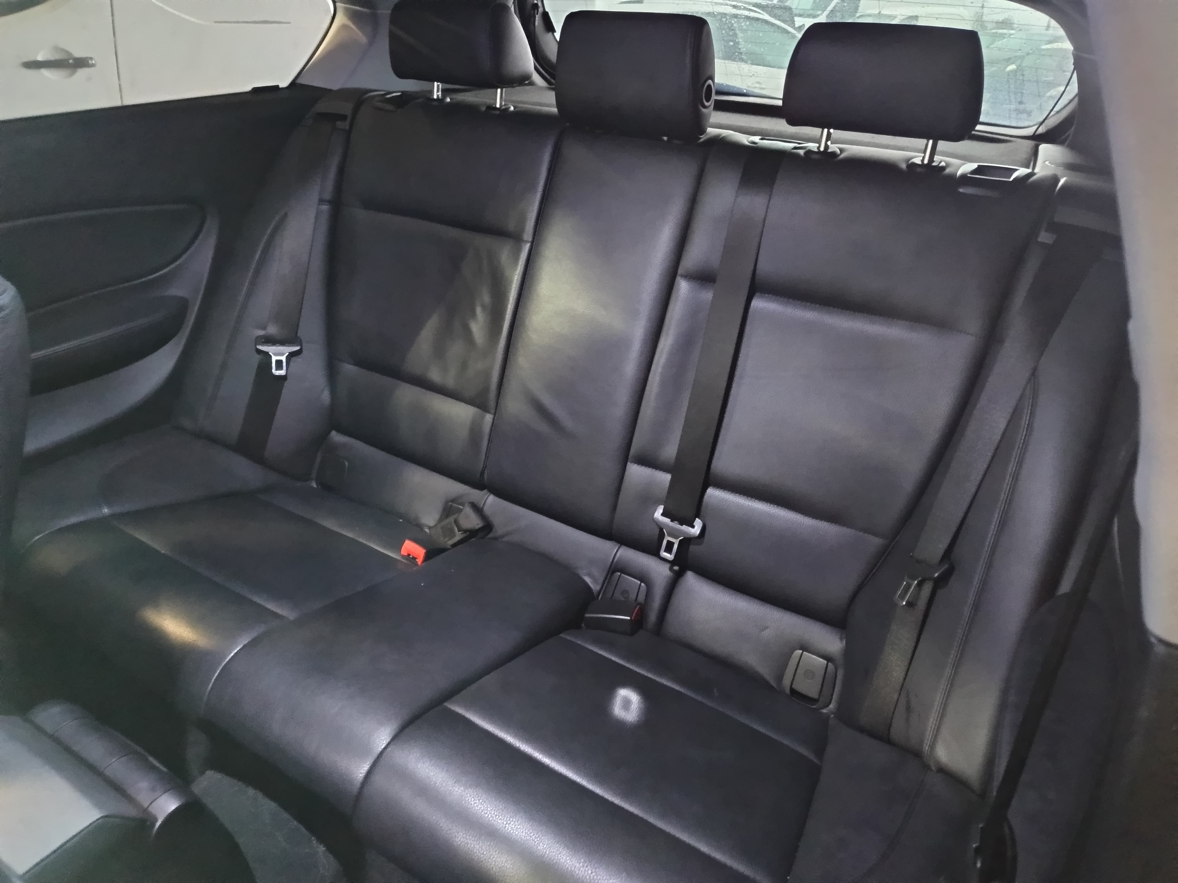BMW 118d · Ano 2008 — image 32