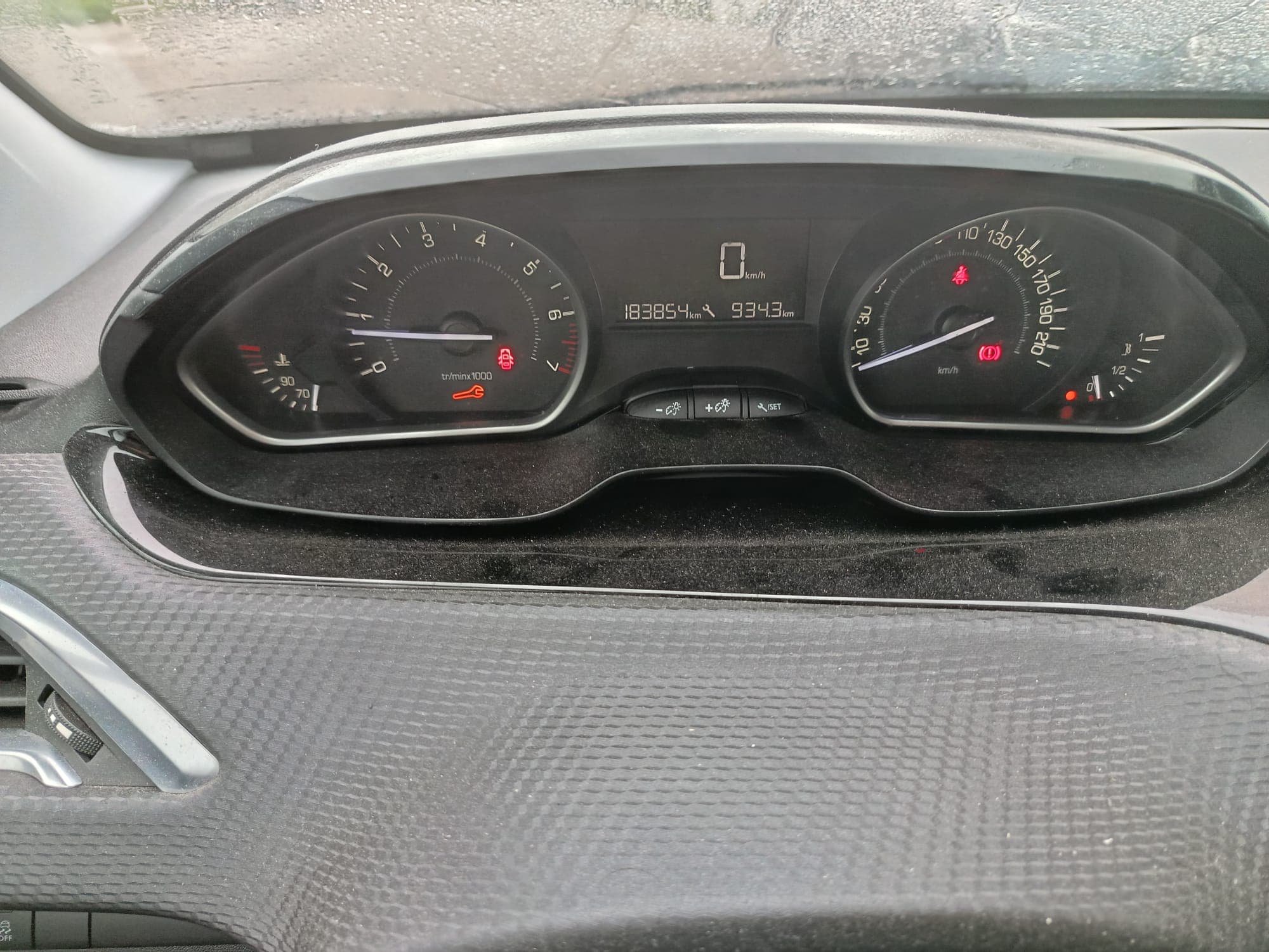 Peugeot 208 · Ano 2017 — image 16