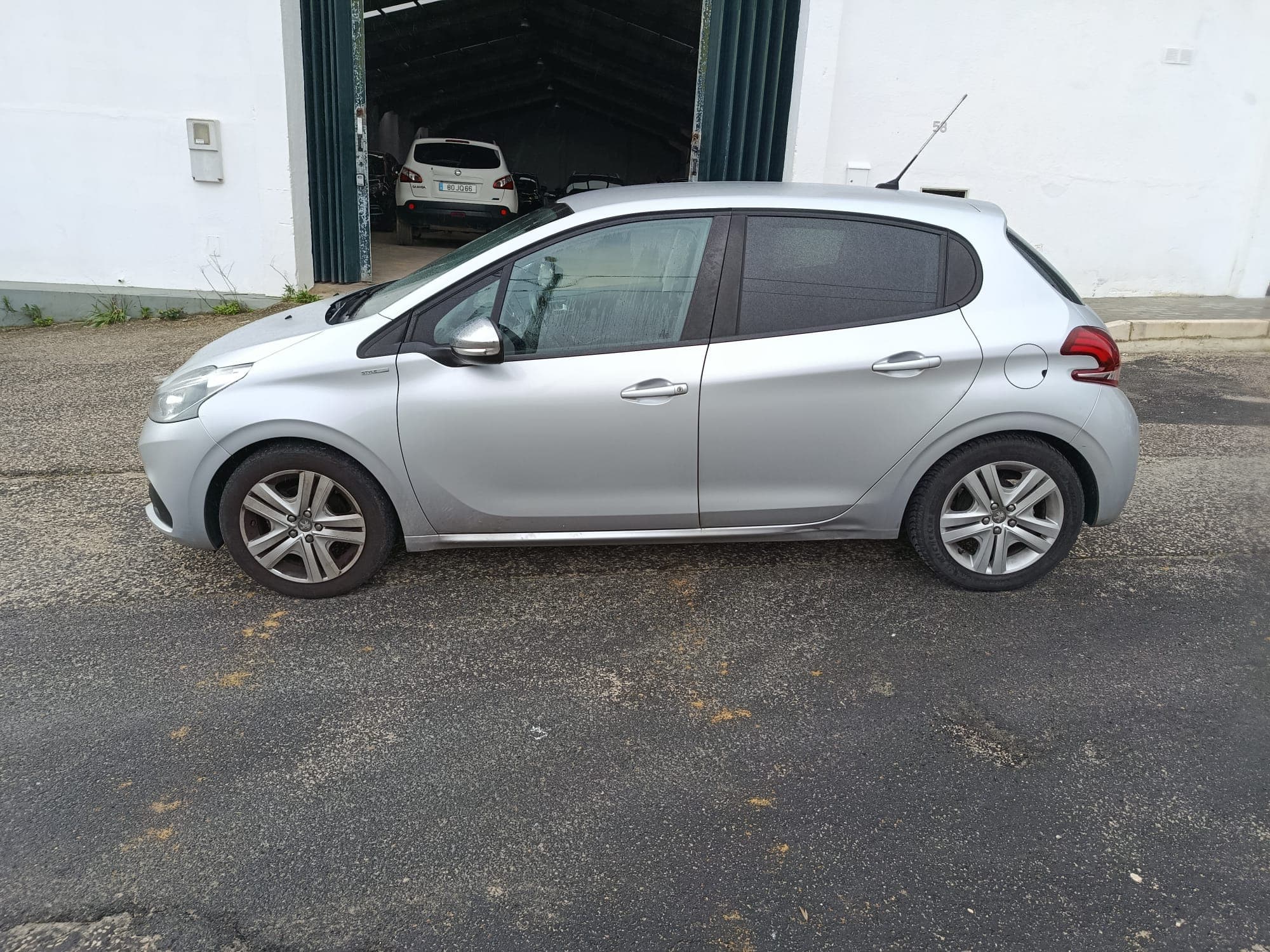 Peugeot 208 · Ano 2017 — image 7