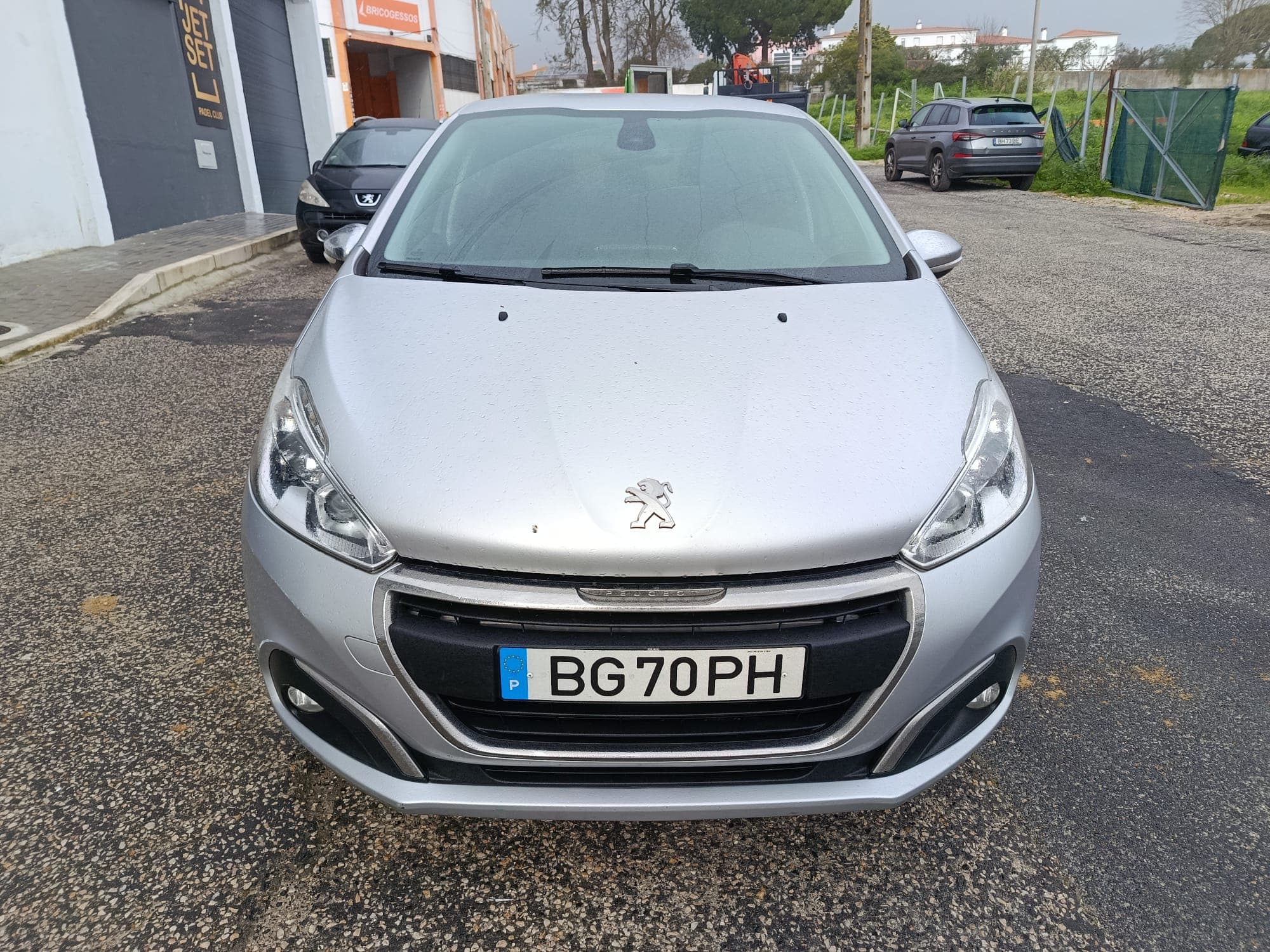 Peugeot 208 · Ano 2017 — image 2