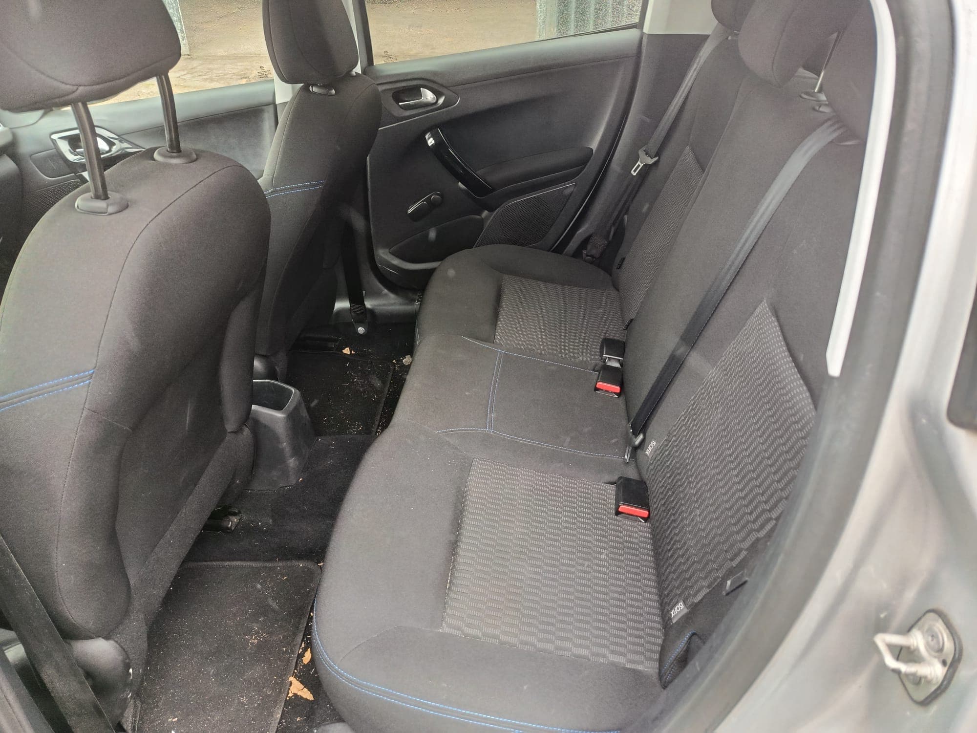 Peugeot 208 · Ano 2017 — image 22