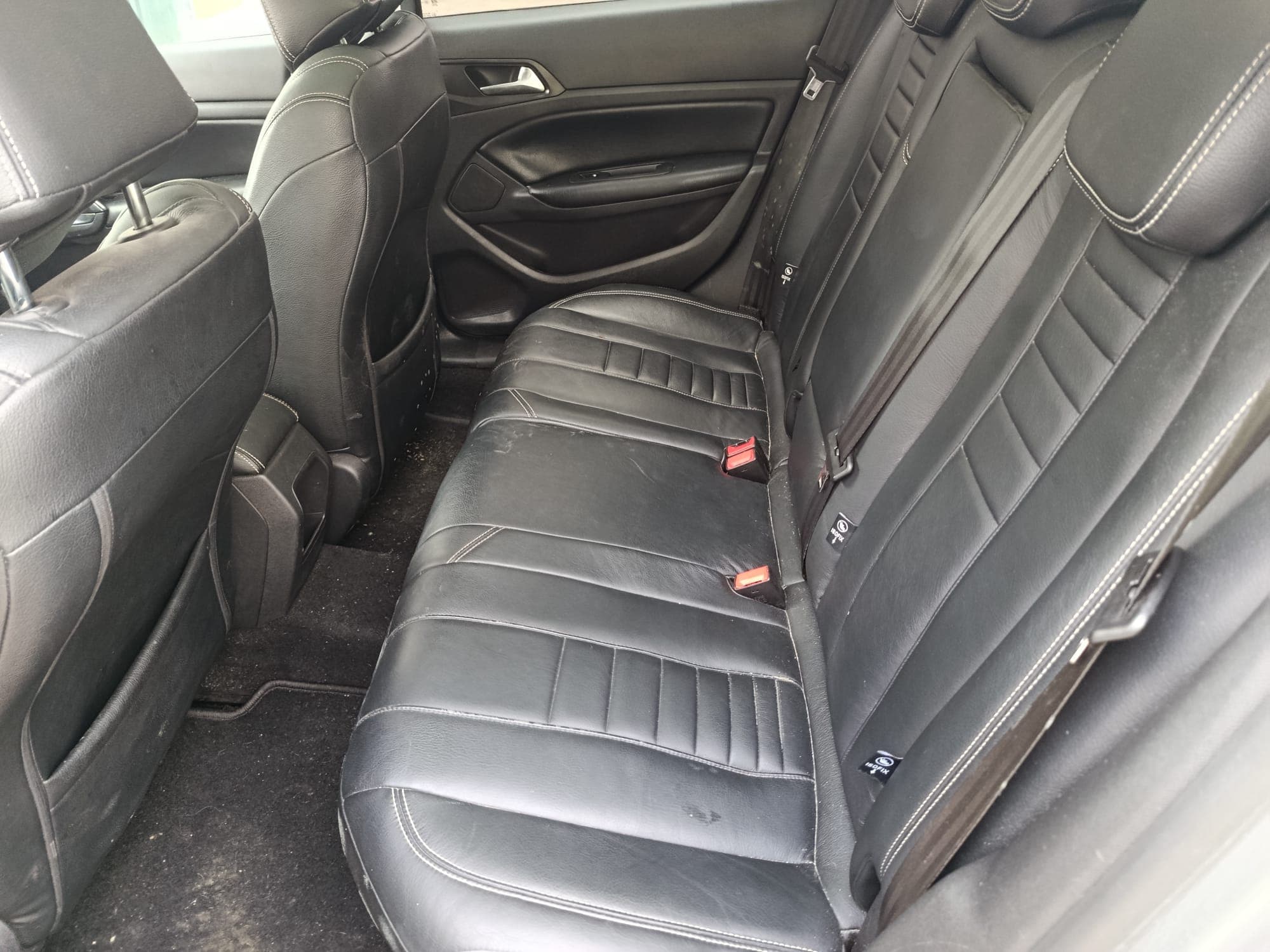 Peugeot 308 SW · Ano 2015 — imagem 25