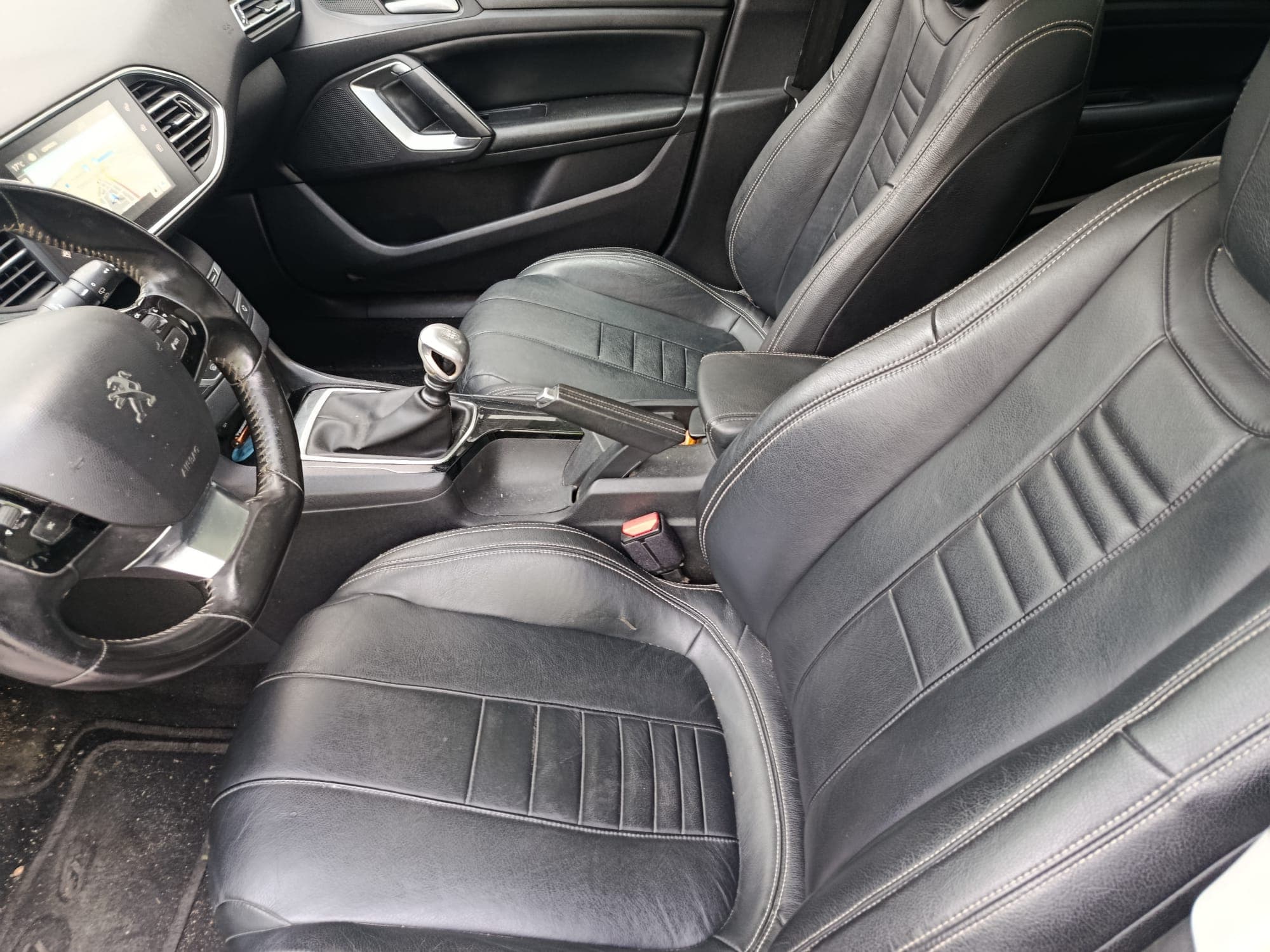 Peugeot 308 SW · Ano 2015 — imagem 24