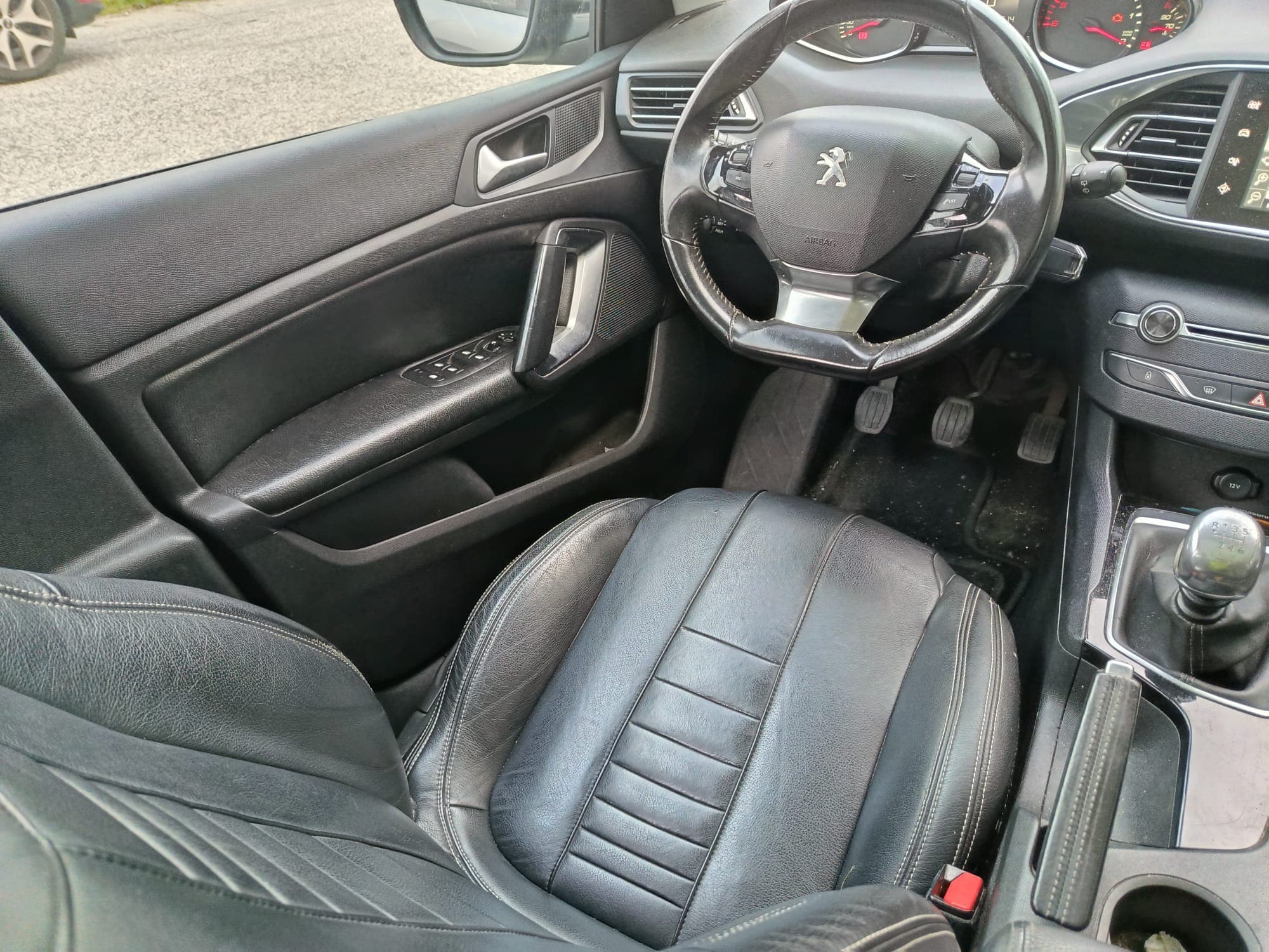 Peugeot 308 SW · Ano 2015 — imagem 21