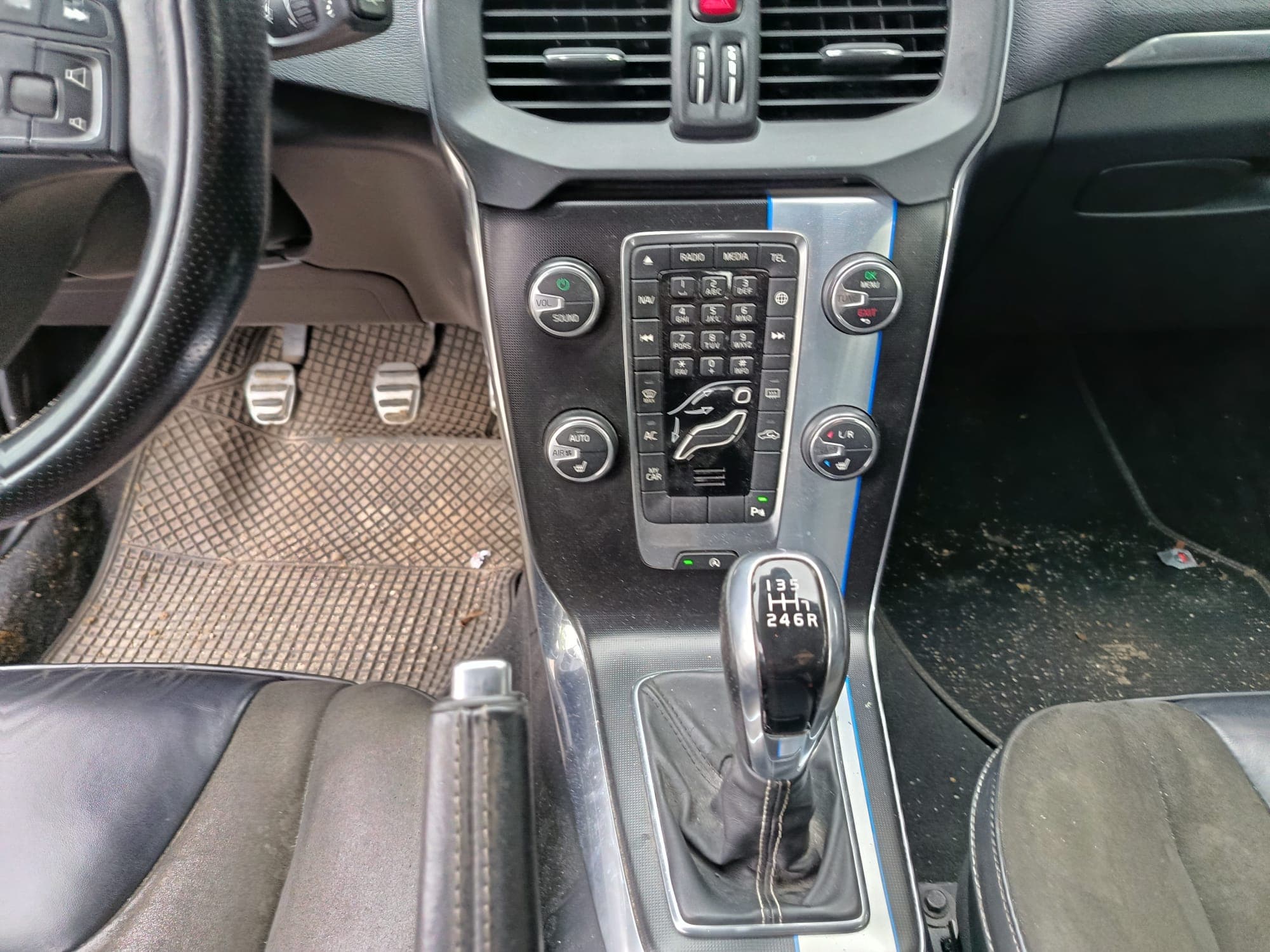 Volvo V40 · Ano 2015 — imagen 12