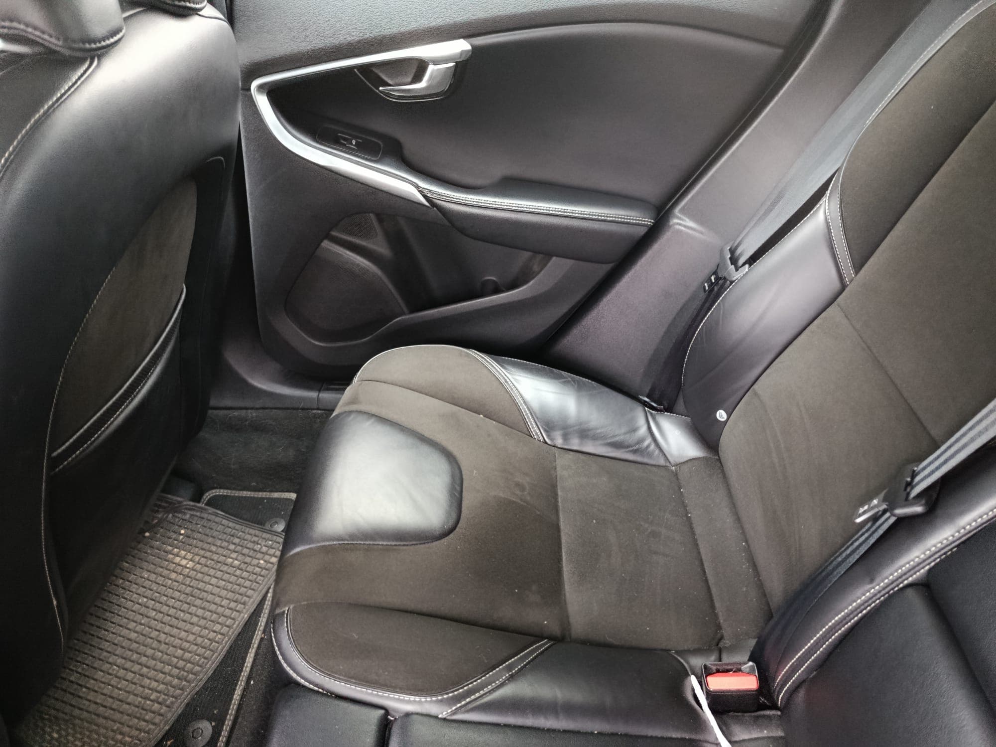 Volvo V40 · Ano 2015 — imagen 17