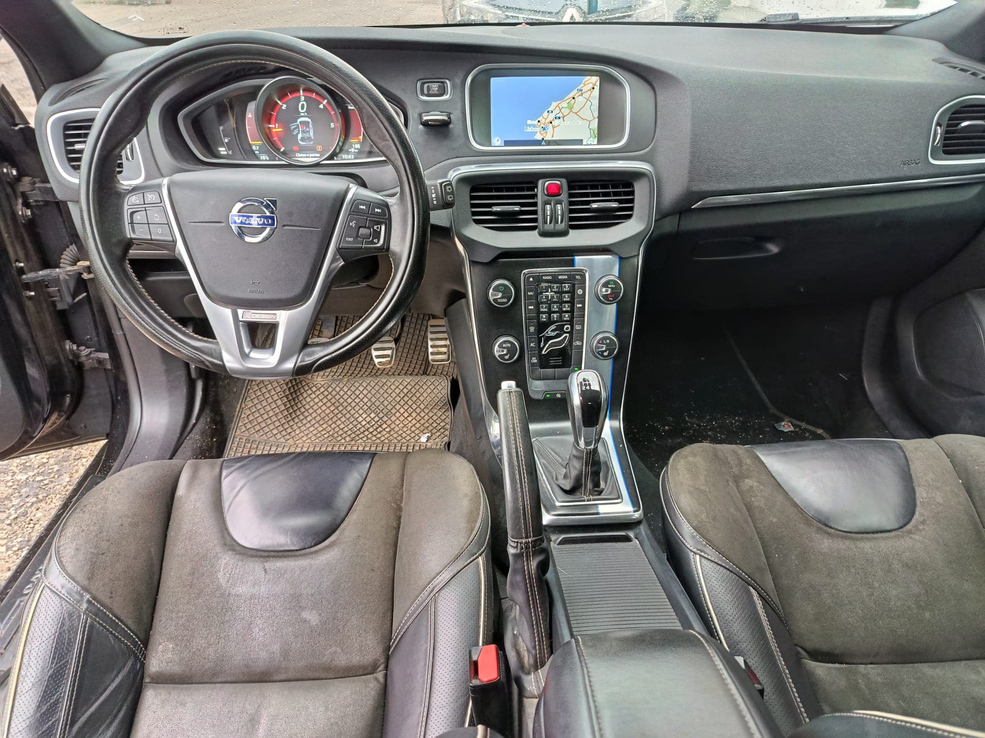 Volvo V40 · Ano 2015 — imagen 9