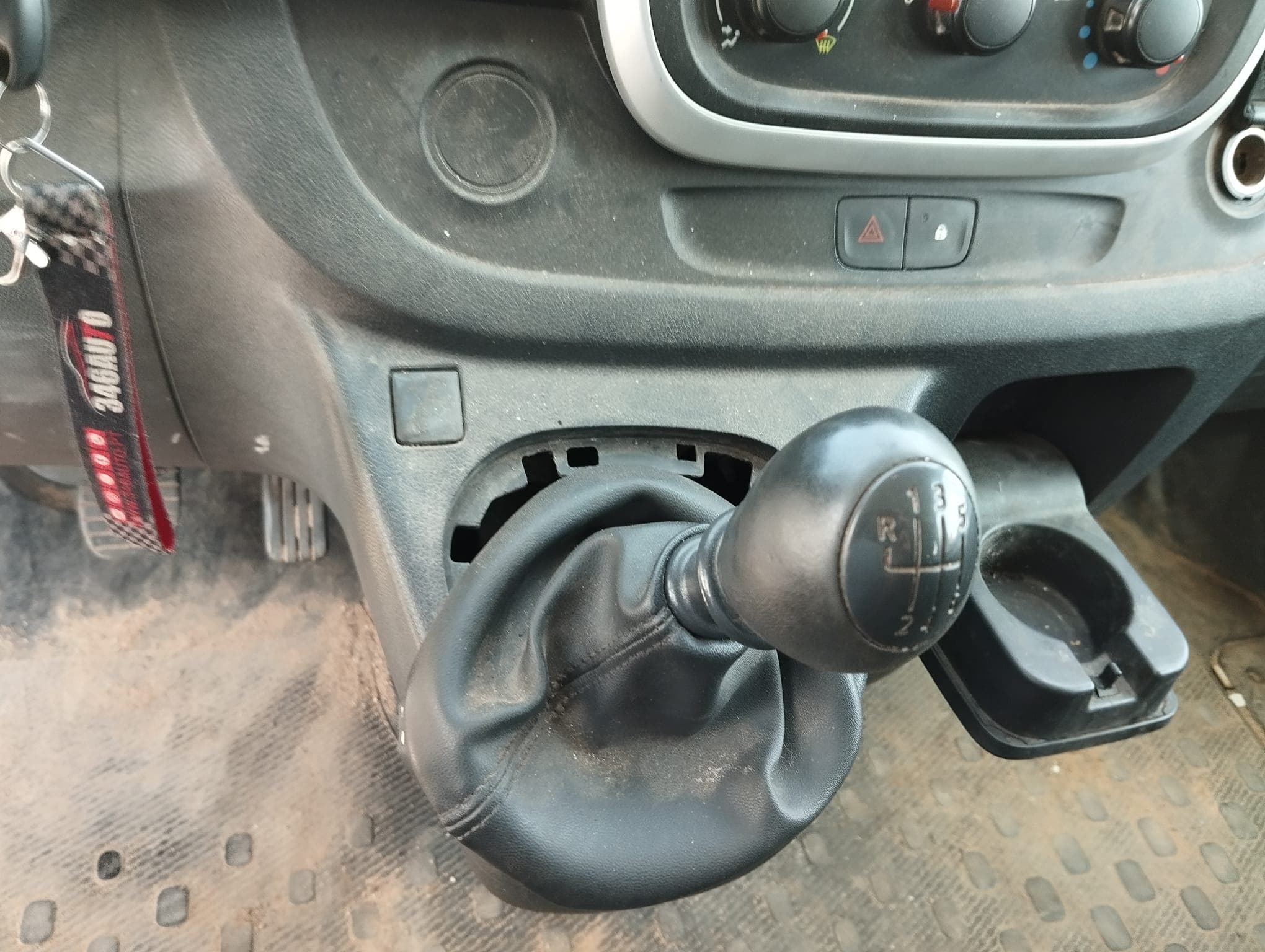 Renault Trafic · Ano 2016 — imagen 19