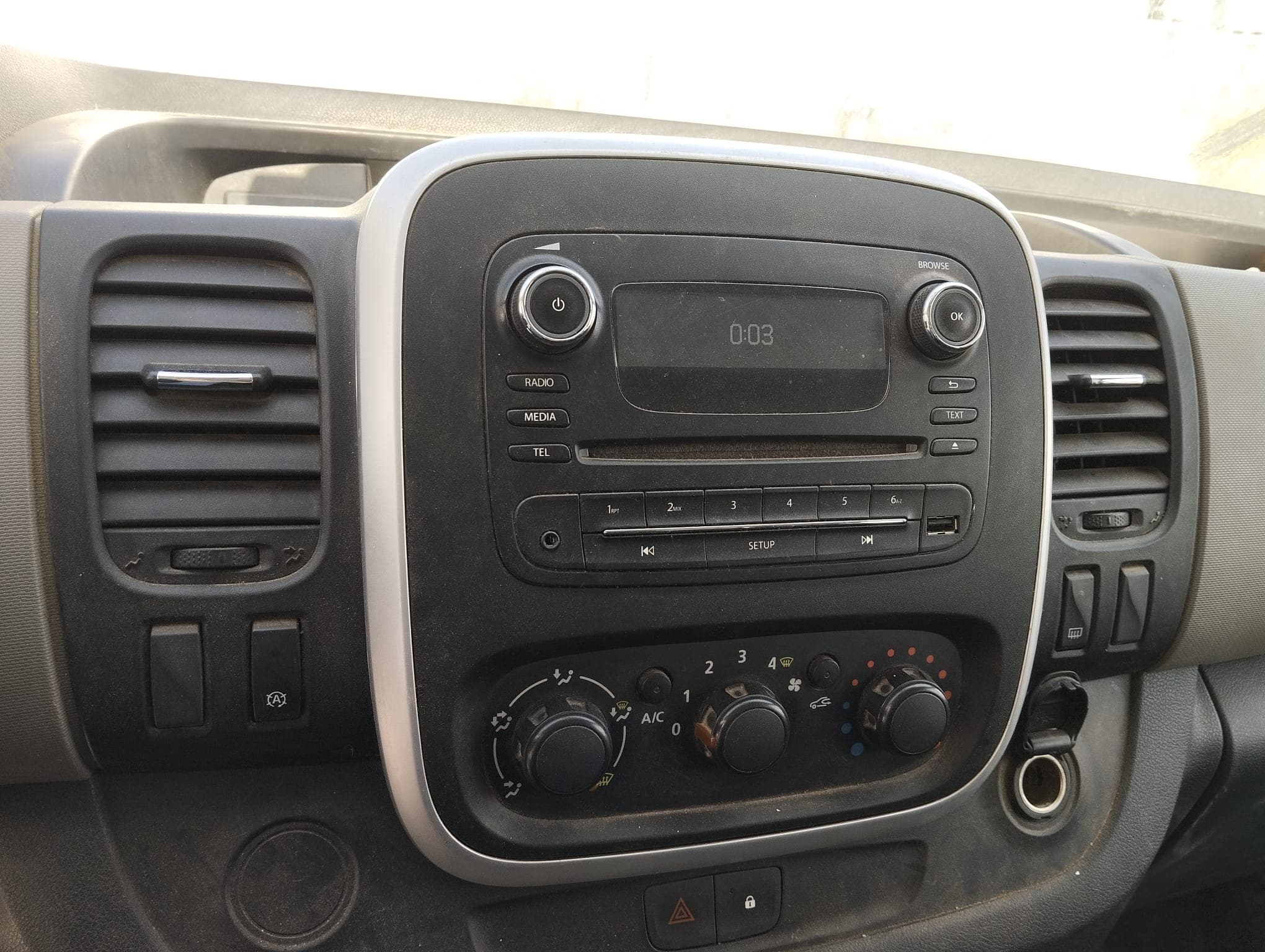 Renault Trafic · Ano 2016 — imagen 15