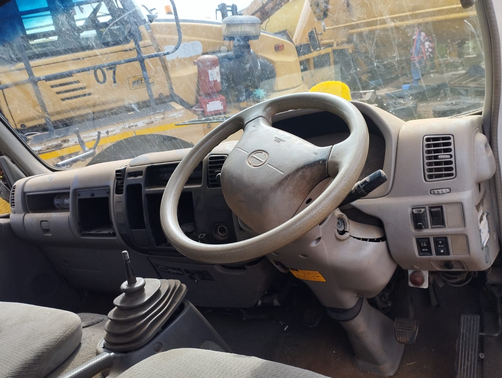 Hino Dutro 3,30m - 2000 — imagen 5