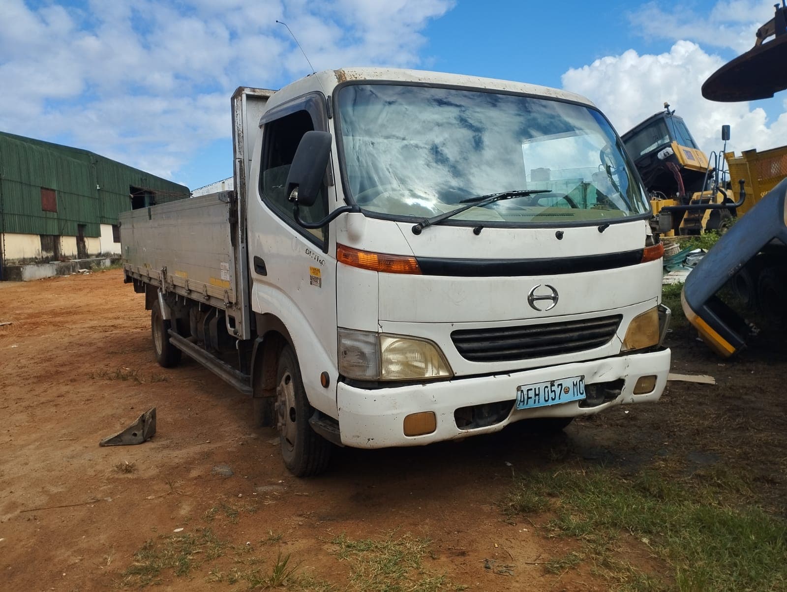 Hino Dutro 3,30m - 2000 — imagen 2