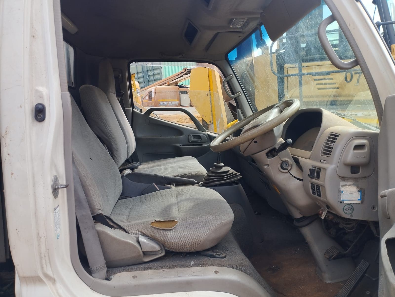 Hino Dutro 3,30m - 2000 — imagen 7
