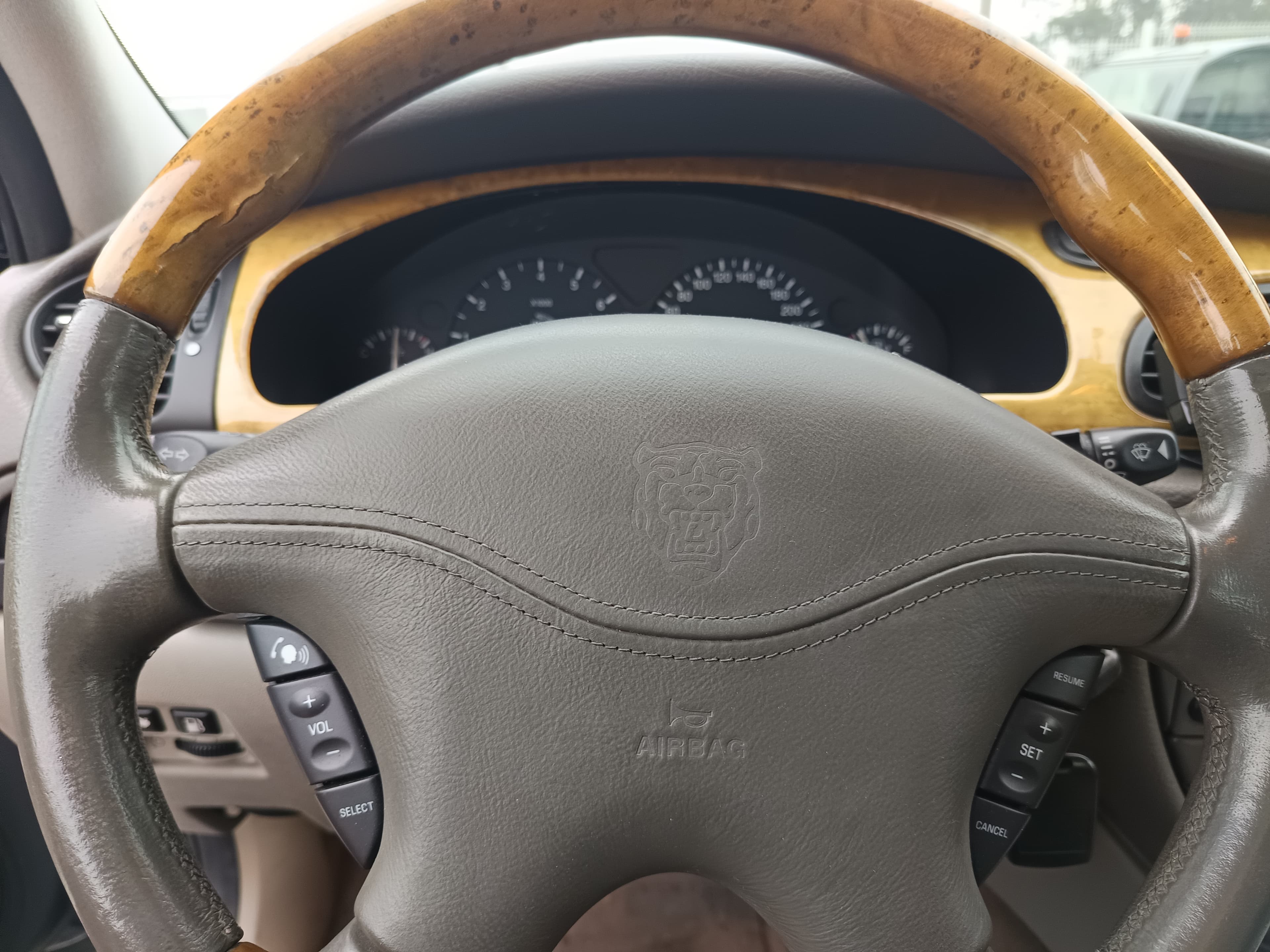 Jaguar V8 · Ano 2001 — imagem 38