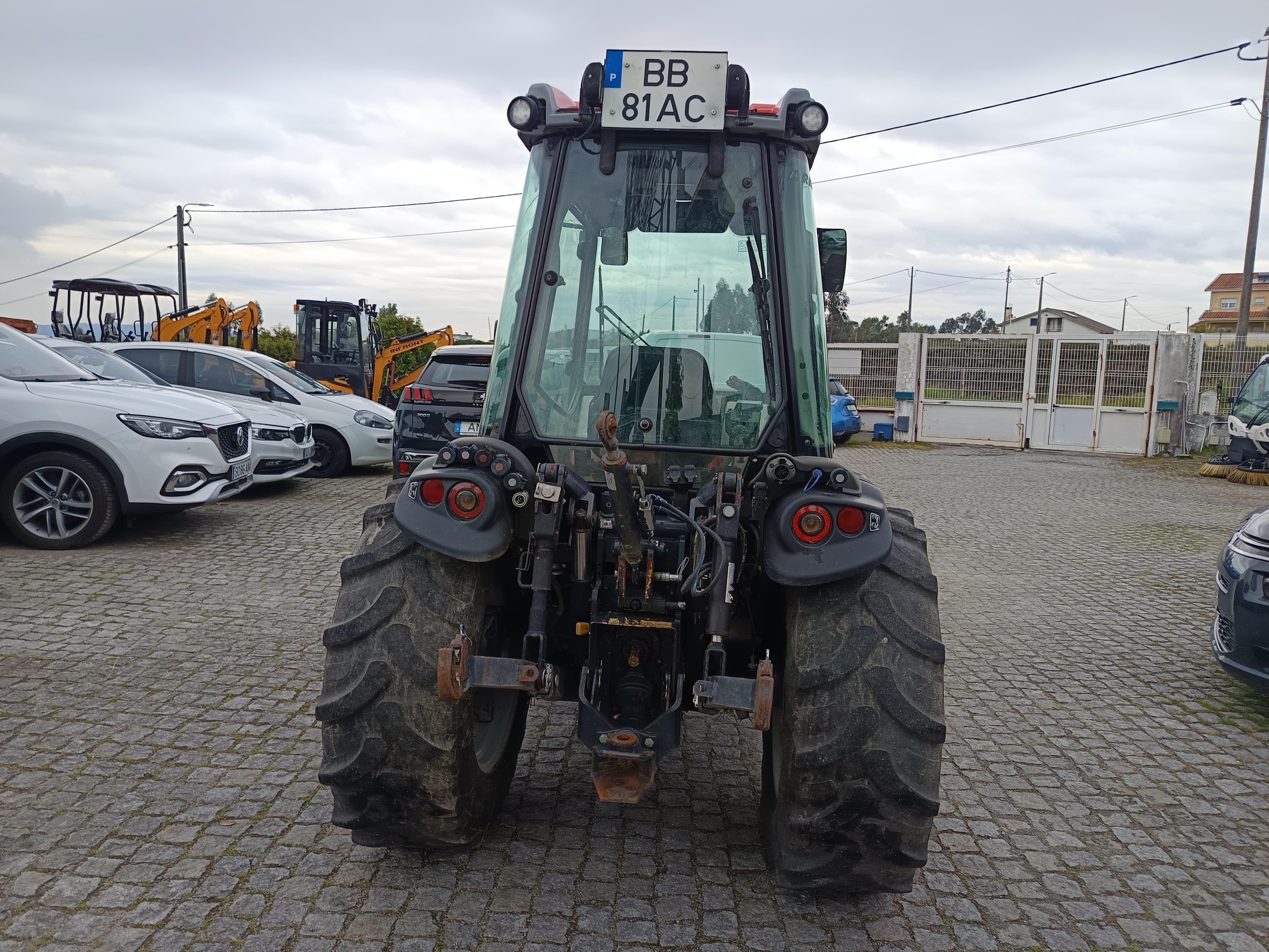 Trator Agrícola Antonio Carraro TRG 8900 R · Ano 2023 — imagem 4